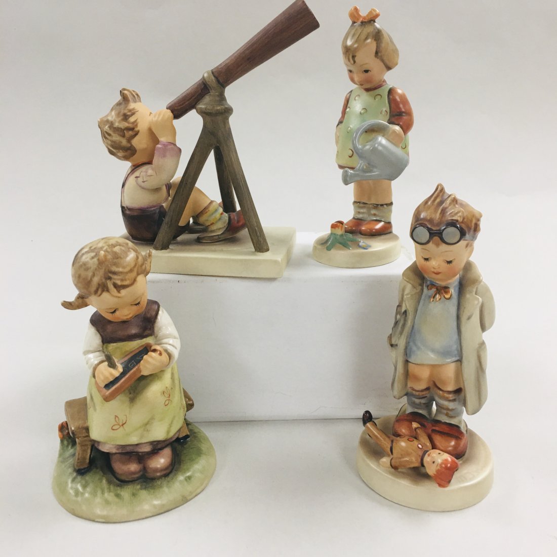Hummel 74Little Gardener, 127 Doctor, 132 Star Gazer, 367 Busy Student: Hummel 74Little Gardener, 127 Doctor, 132 Star Gazer, 367 Busy Student ------------------ please review all pictures carefully because they are part of the description and show condition issues if any