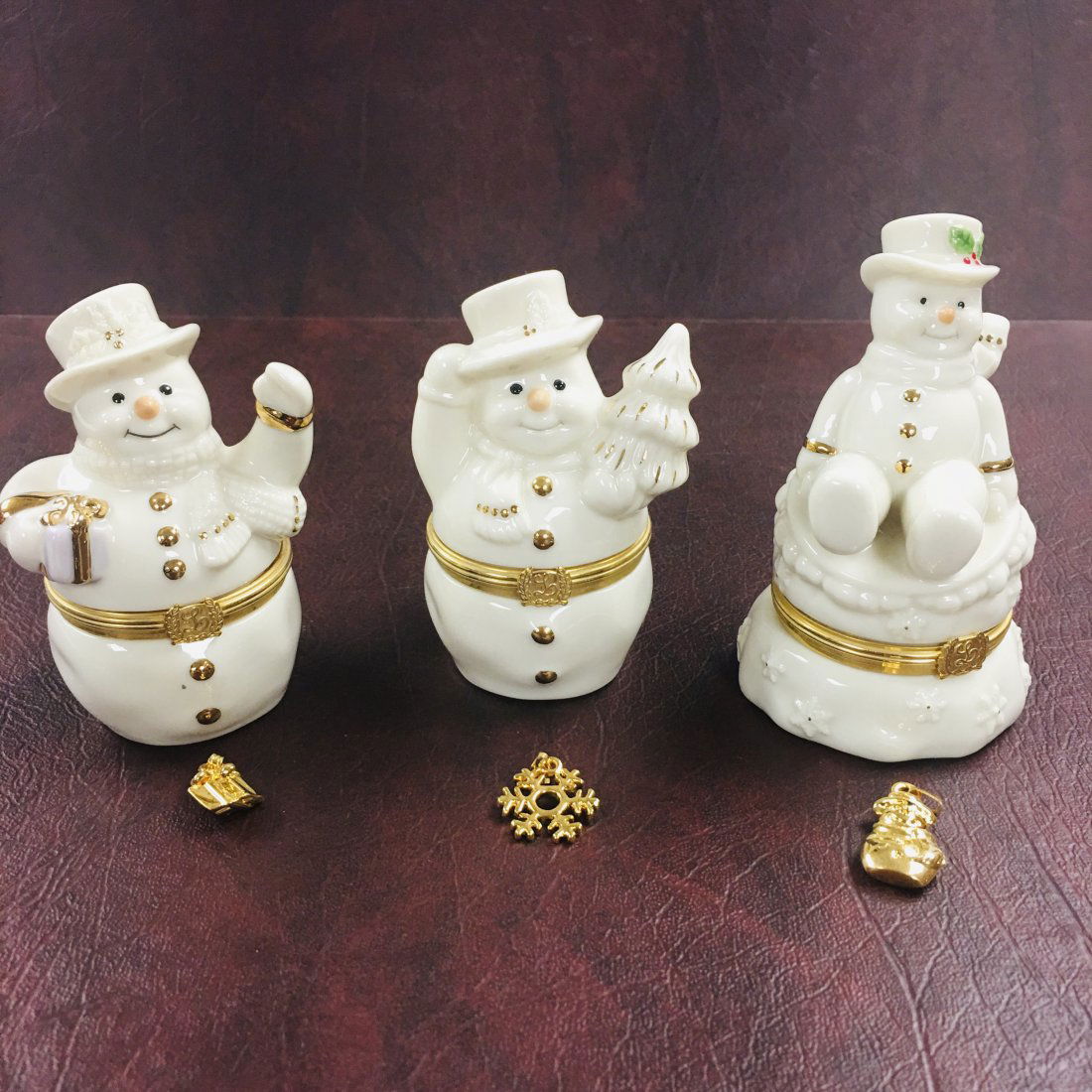 Lenox Treasures Snowmen figural Boxes with Charms (1 of 7)