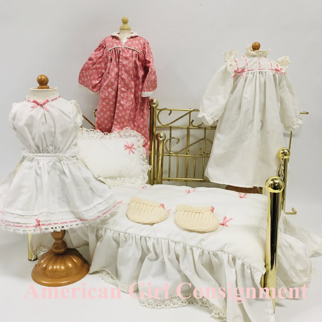 American Girl Doll Samantha Bedroom, Lacy Whites and Nightgown: American Girl Doll Samantha Bedroom, Lacy Whites, Kimono Robe and Nightgown ------------------ please review all pictures carefully because they are part of the description and show condition issues i