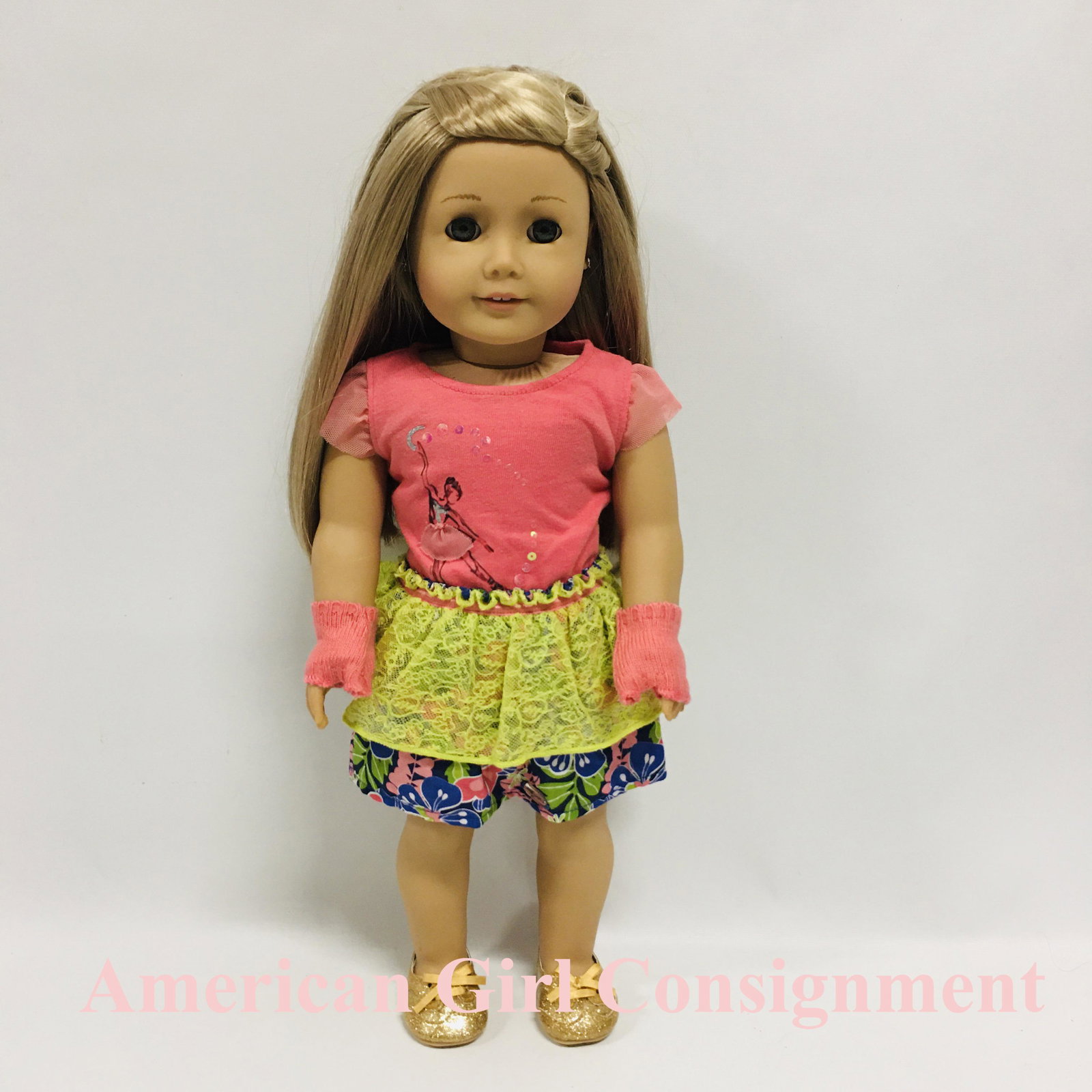 American Girl Doll Isabelle Palmer: American Girl Doll Isabelle Palmer ------------------ please review all pictures carefully because they are part of the description and show condition issues if any ------------------ please consider 