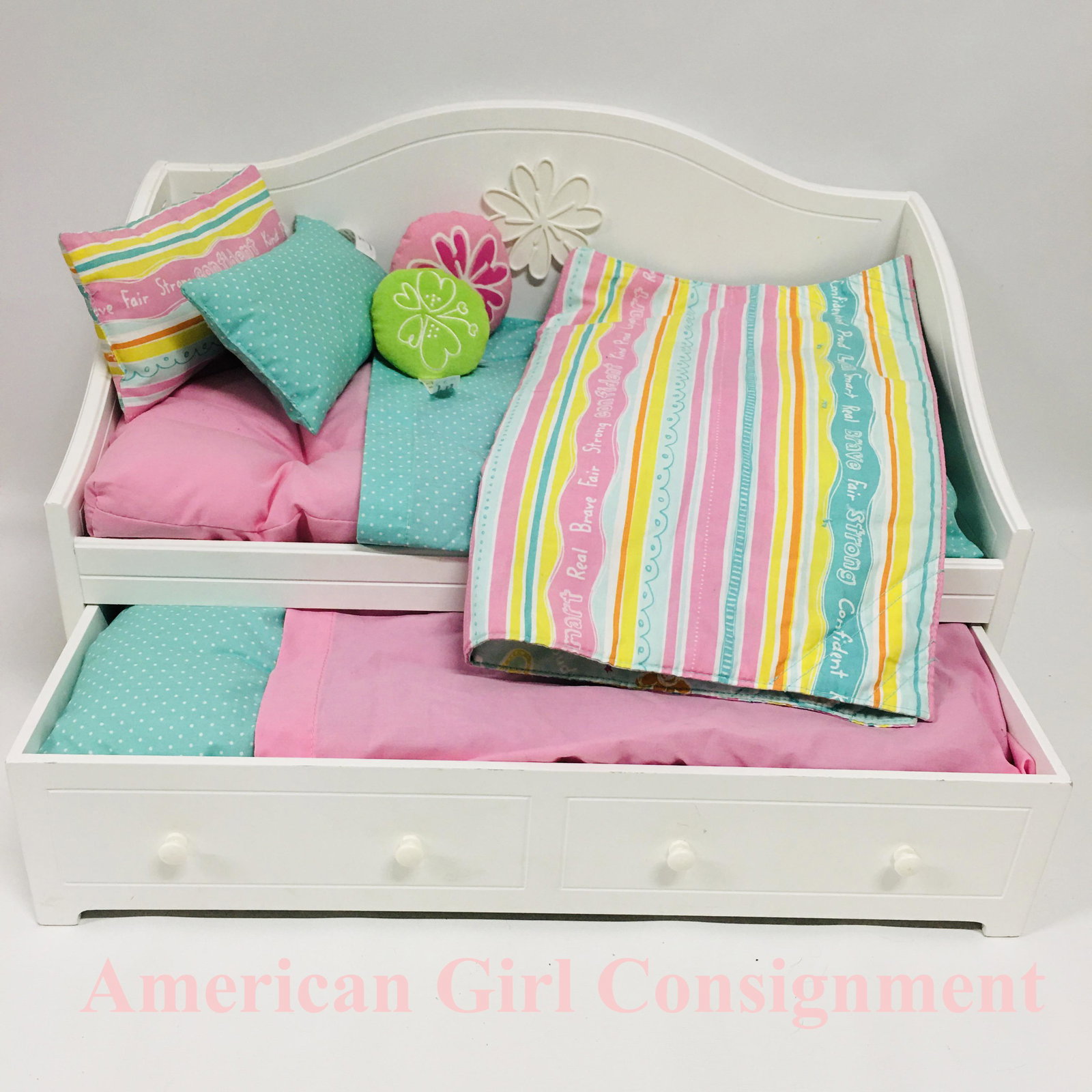 American Girl Doll Dreamy Daybed: American Girl Doll Dreamy Daybed ------------------ please review all pictures carefully because they are part of the description and show condition issues if any ------------------ please consider th