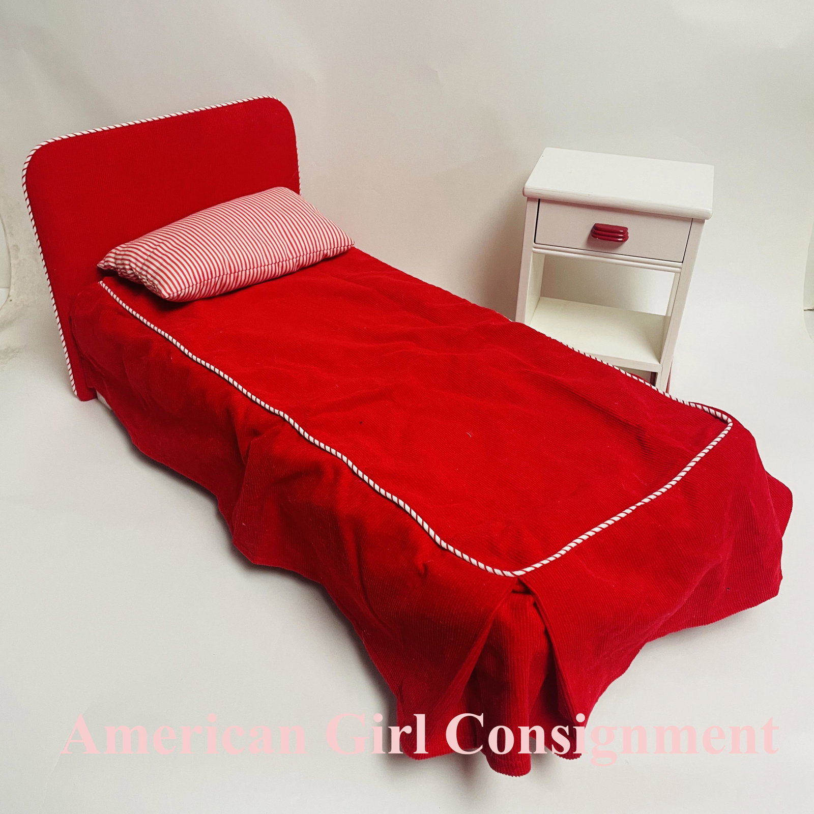 American Girl Doll Molly Bed and Nightstand: American Girl Doll Molly Bed and Nightstand ------------------ please review all pictures carefully because they are part of the description and show condition issues if any ------------------ please 