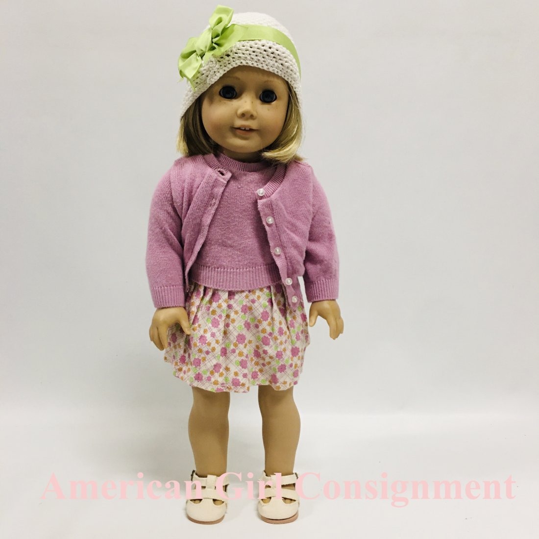 Pleasant Company American Girl Doll Kit Kittredge: Pleasant Company American Girl Doll Kit Kittredge ------------------ please review all pictures carefully because they are part of the description and show condition issues if any ------------------ p