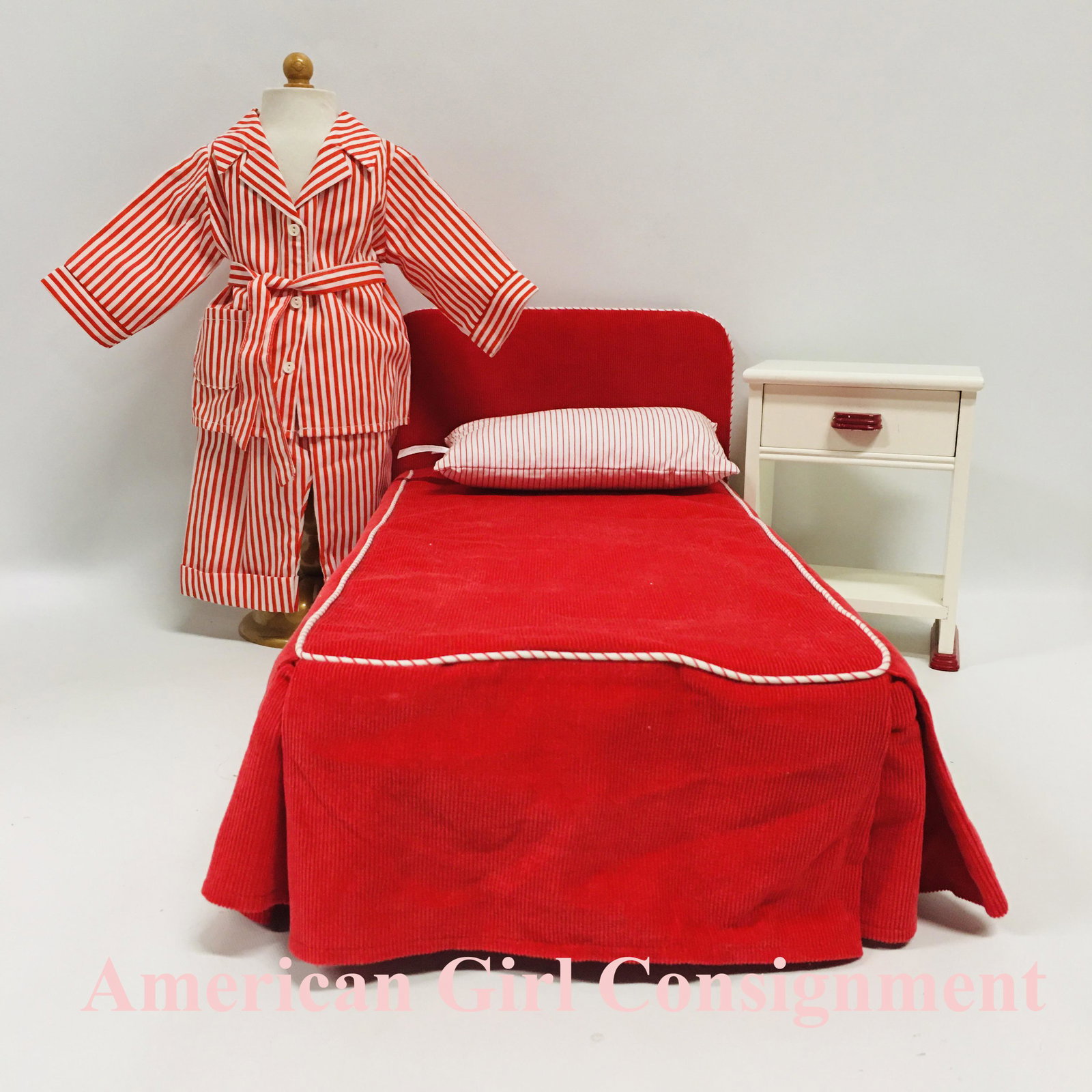 American Girl Doll Molly Pajamas, Bed and Nightstand: American Girl Doll Molly Pajamas, Bed and Nightstand ------------------ please review all pictures carefully because they are part of the description and show condition issues if any -----------------