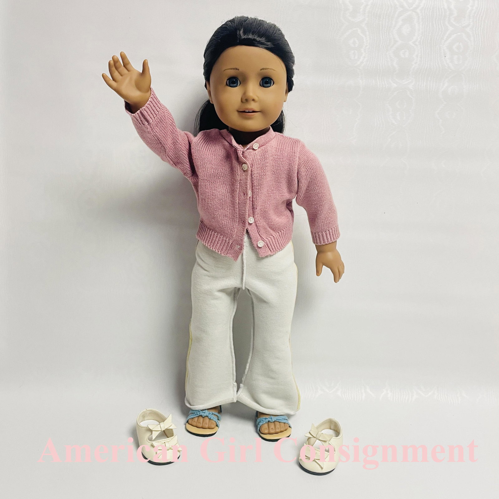 American Girl Truly Me Doll in Kit Sweater: American Girl Truly Me Doll in Kit Sweater ------------------ please review all pictures carefully because they are part of the description and show condition issues if any ------------------ please c