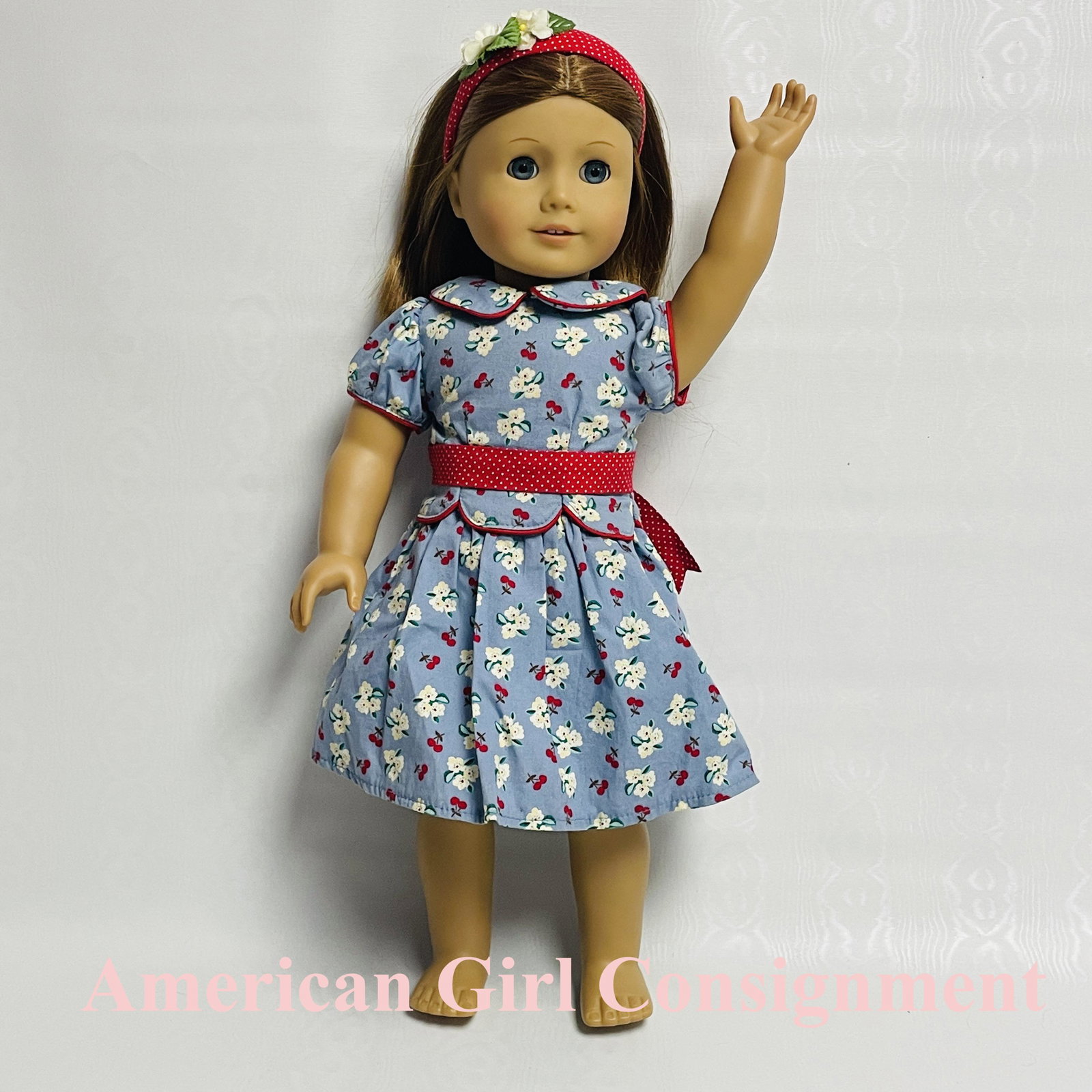 American Girl Doll Emily Bennett: American Girl Doll Emily Bennett ------------------ please review all pictures carefully because they are part of the description and show condition issues if any ------------------ please consider th