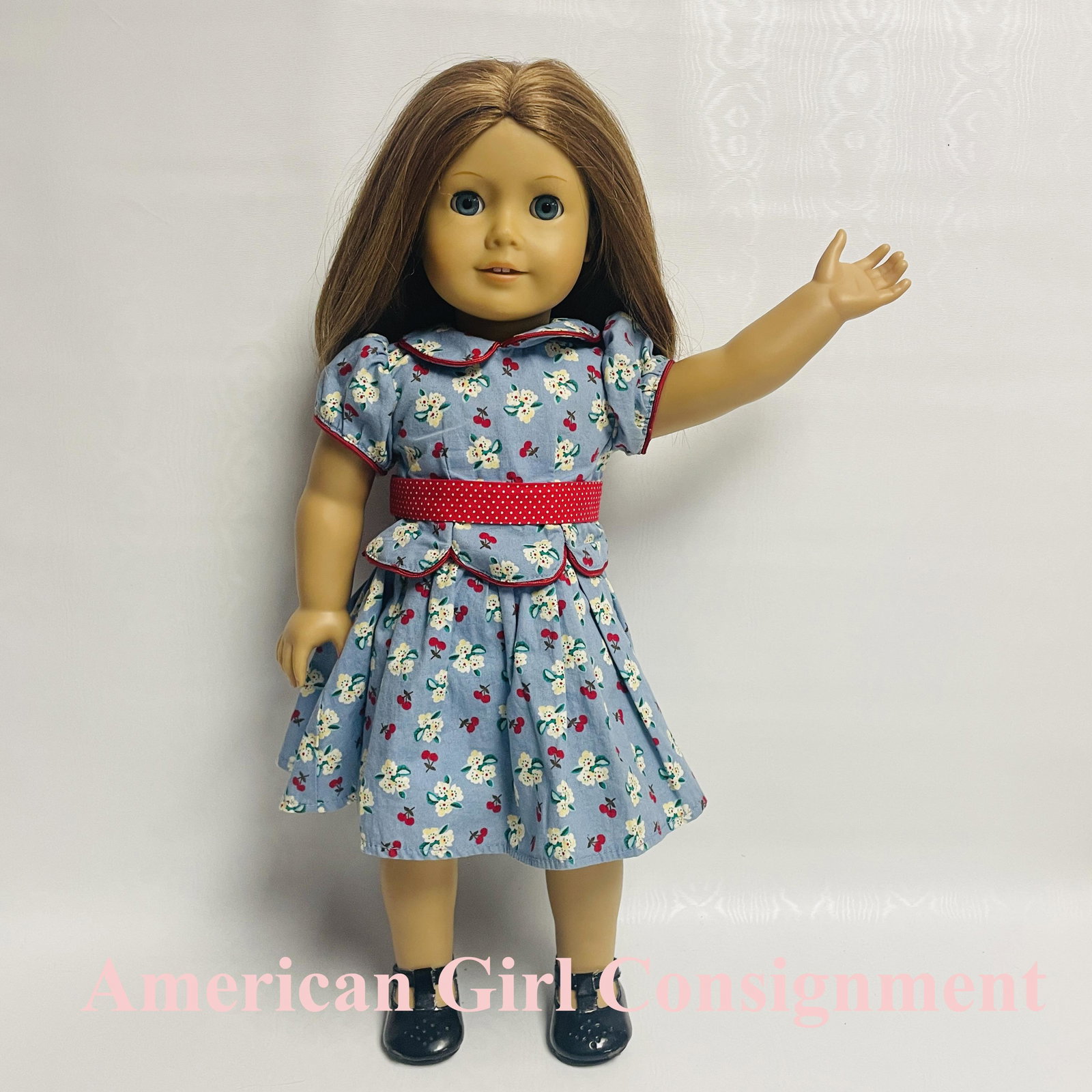 American Girl Doll Emily Bennett: American Girl Doll Emily Bennett ------------------ please review all pictures carefully because they are part of the description and show condition issues if any ------------------ please consider th