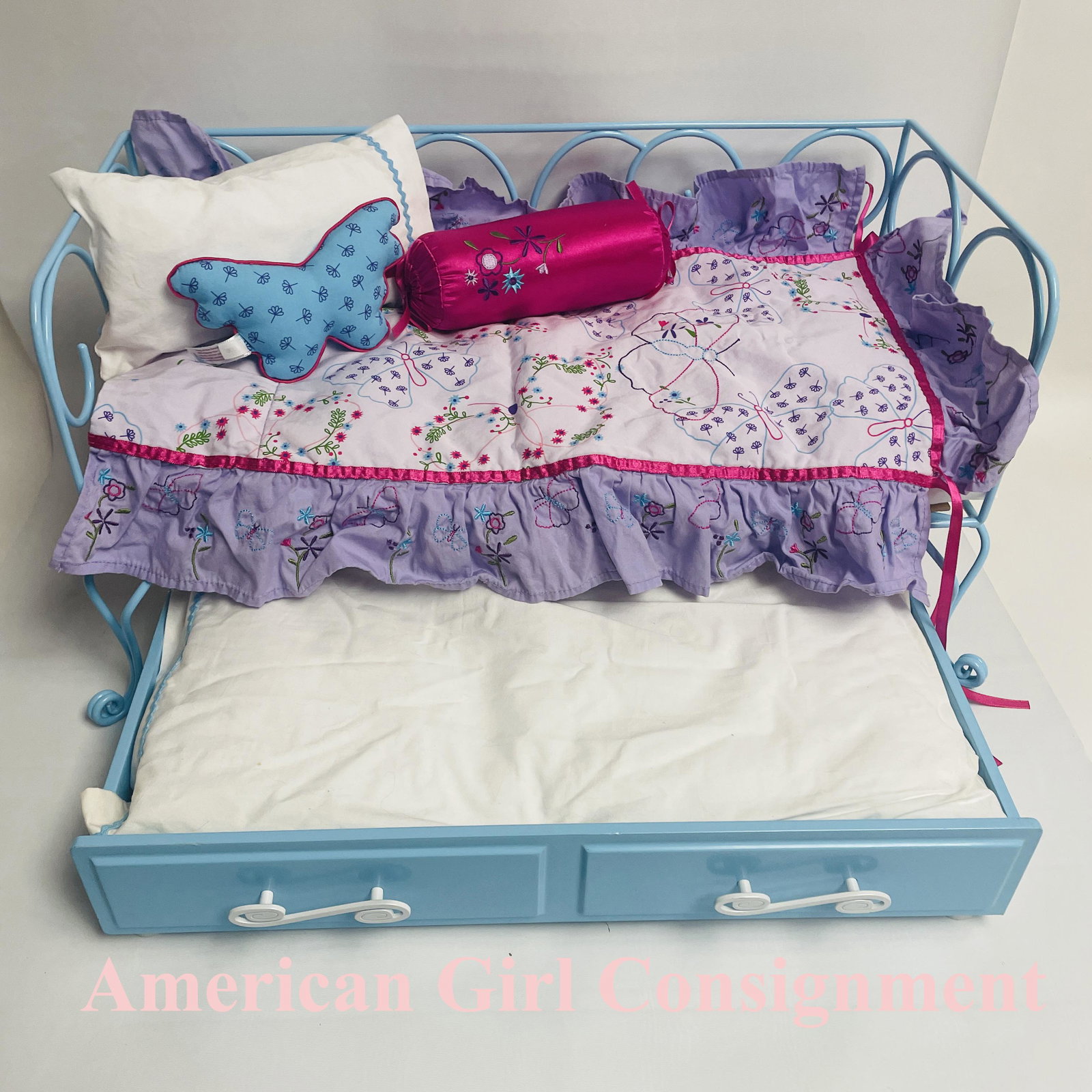 American Girl Doll Blue Curlique Daybed with Bedding: American Girl Doll Blue Curlique Daybed with Bedding ------------------ please review all pictures carefully because they are part of the description and show condition issues if any -----------------