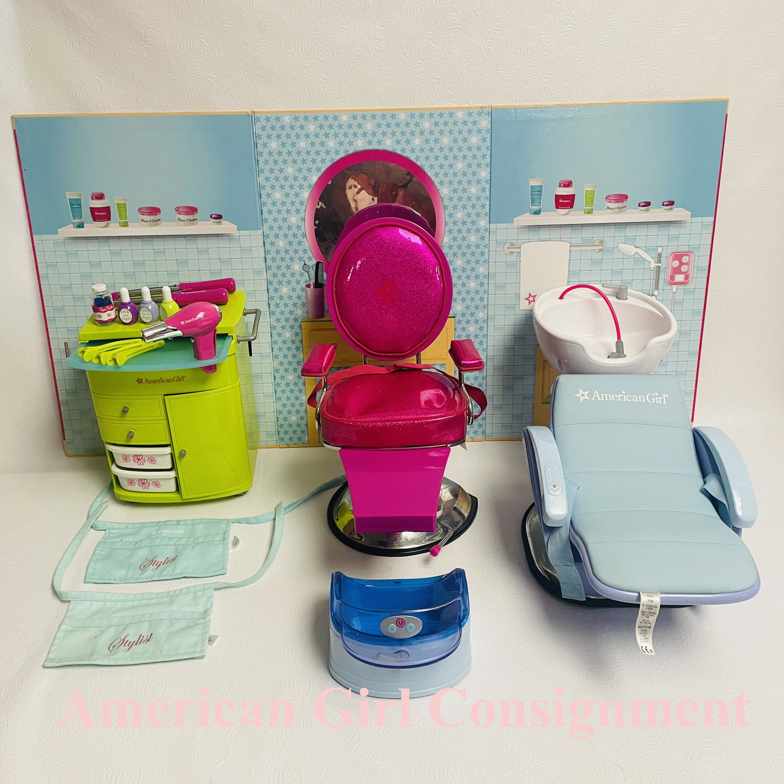 American Girl Doll Beauty Salon Diorama with Salon Chair, Caddy and Spa Collection: American Girl Doll Beauty Parlor Diorama with Backdrop, Salon Chair, Caddy and Spa Collection ------------------ please review all pictures carefully because they are part of the description and show 