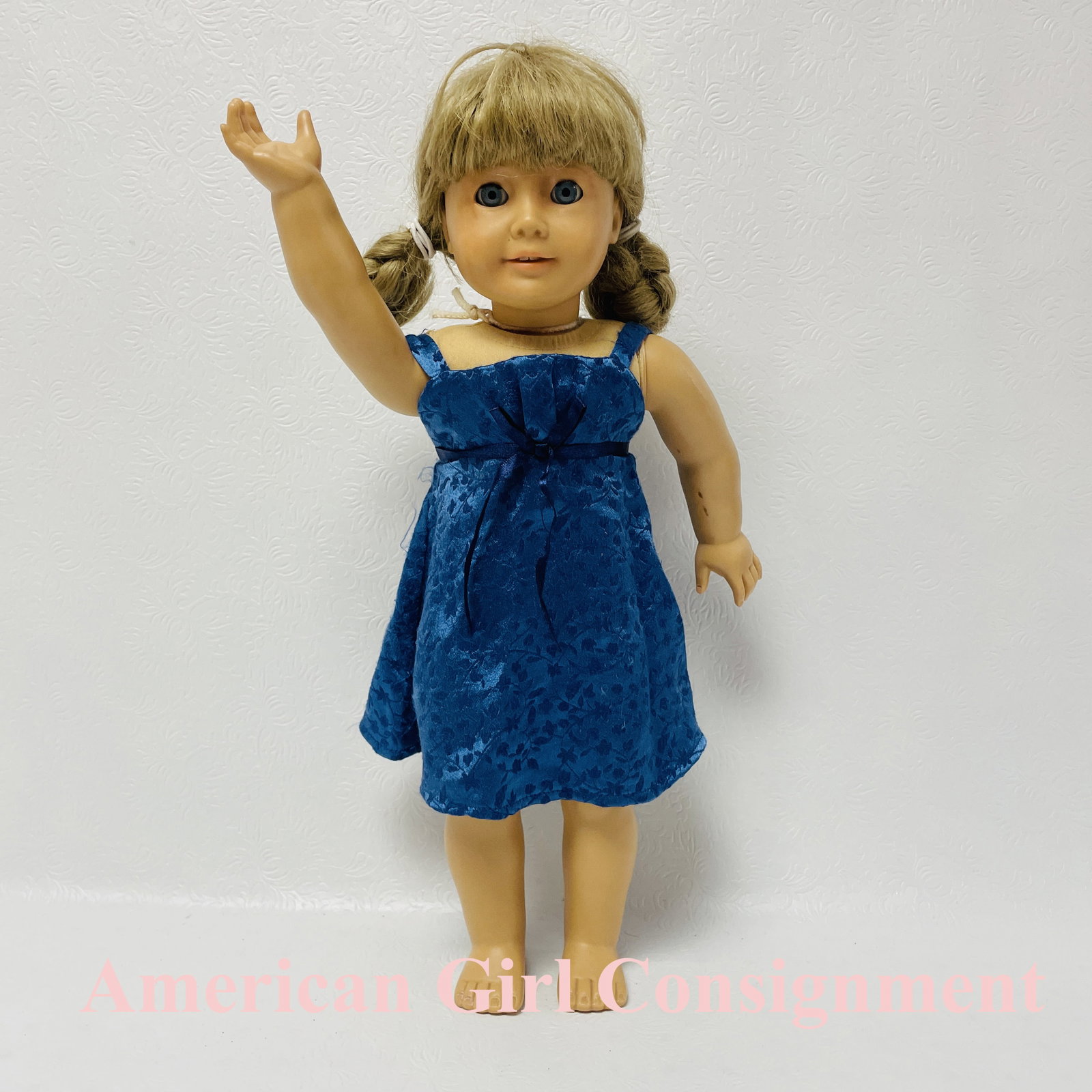 Pleasant Company American Girl Doll Kirsten Larson: Pleasant Company American Girl Doll Kirsten Larson ------------------ please review all pictures carefully because they are part of the description and show condition issues if any ------------------ 