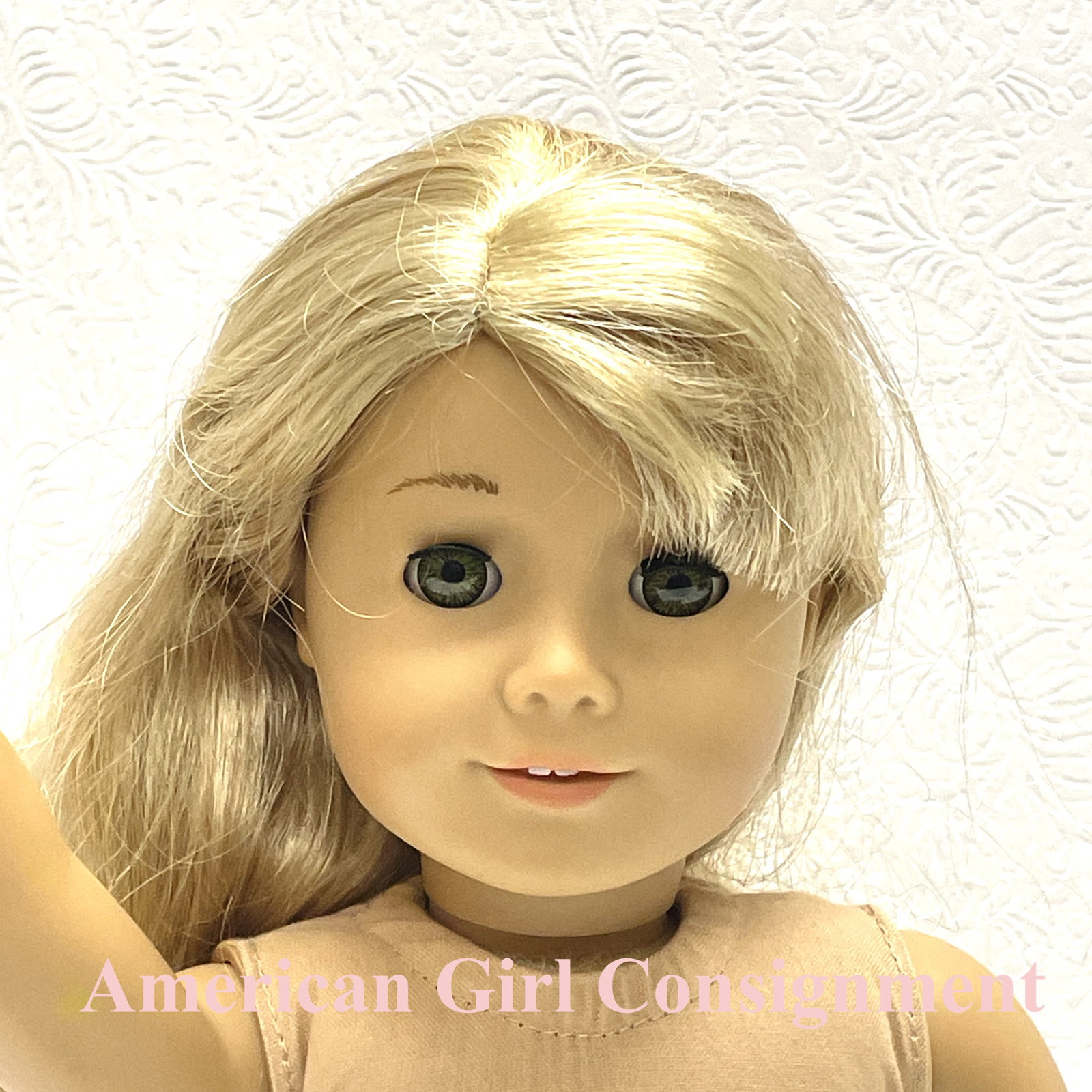 American Girl Doll Lanie Holland: American Girl Doll Lanie Holland ------------------ please review all pictures carefully because they are part of the description and show condition issues if any ------------------ please consider th