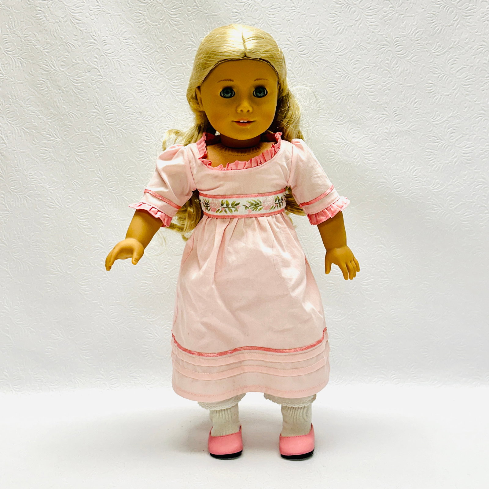 American Girl Doll Caroline Abbott: American Girl Doll Caroline Abbott ------------------ please review all pictures carefully because they are part of the description and show condition issues if any ------------------ please consider