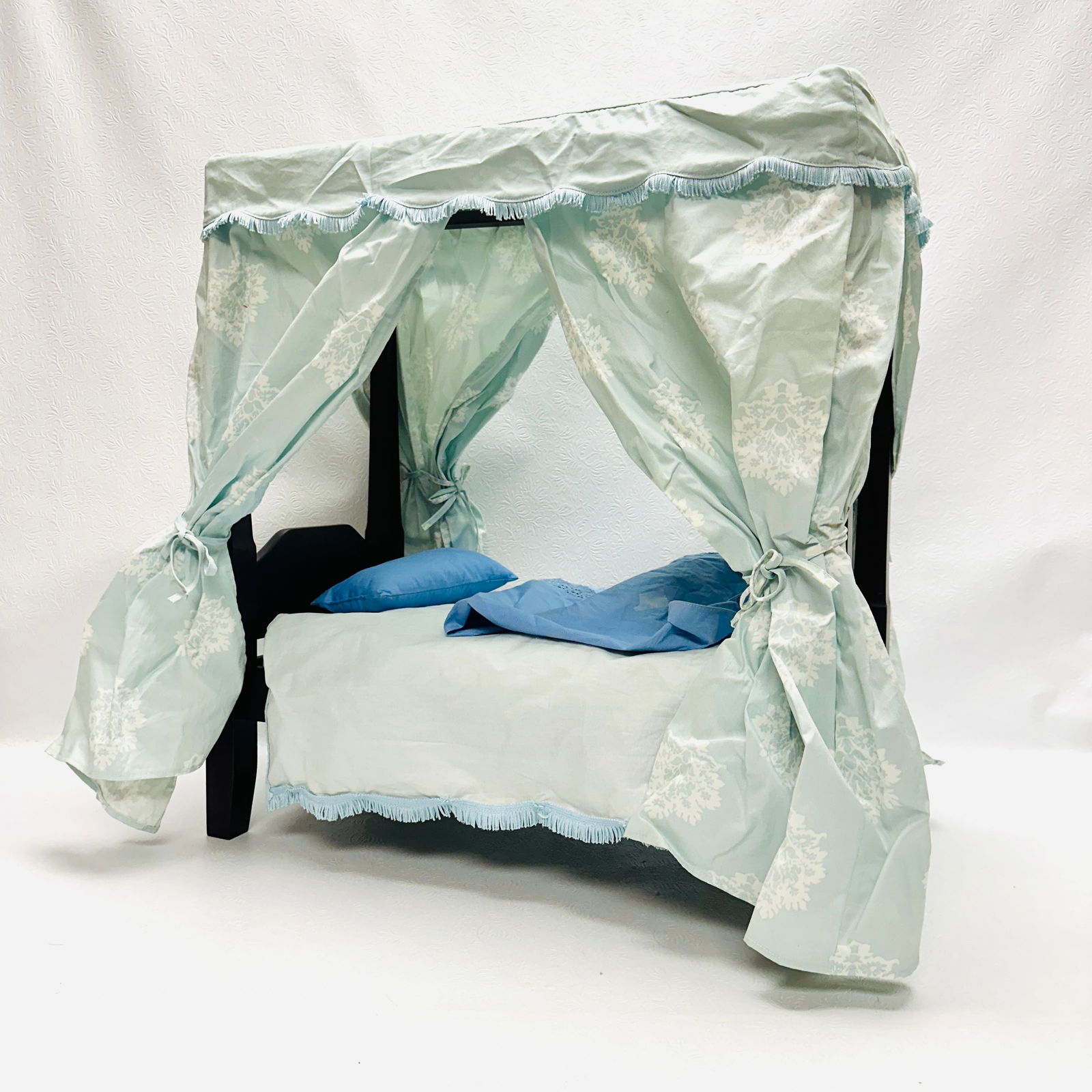 American Girl Doll Elizabeth Canopy Bed and Bedding (1 of 5)