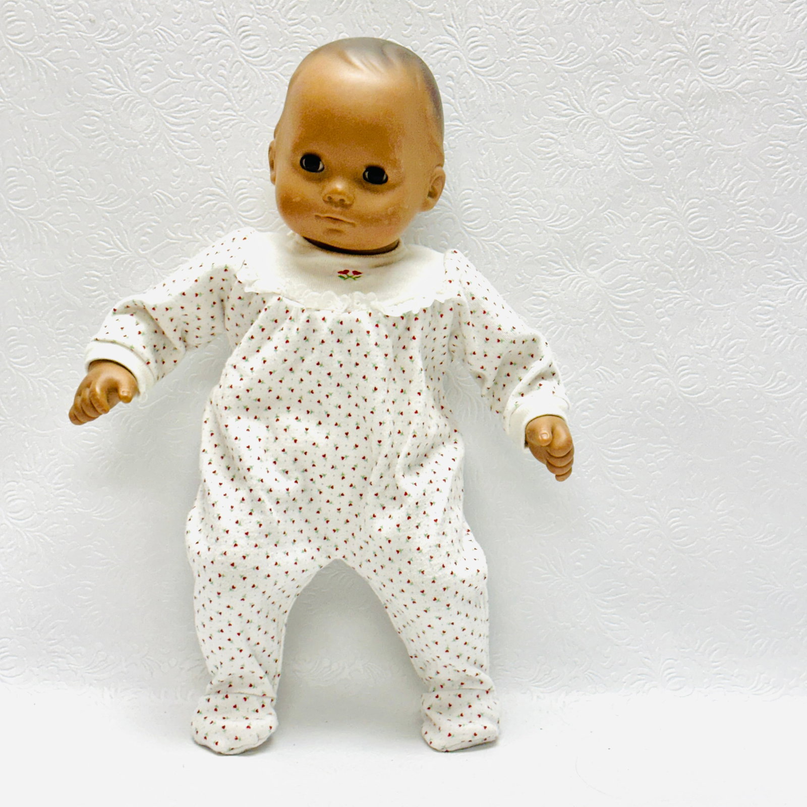 American Girl Doll Hispanic Bitty Baby: American Girl Doll Hispanic Bitty Baby ------------------ please review all pictures carefully because they are part of the description and show condition issues if any ------------------ please consi
