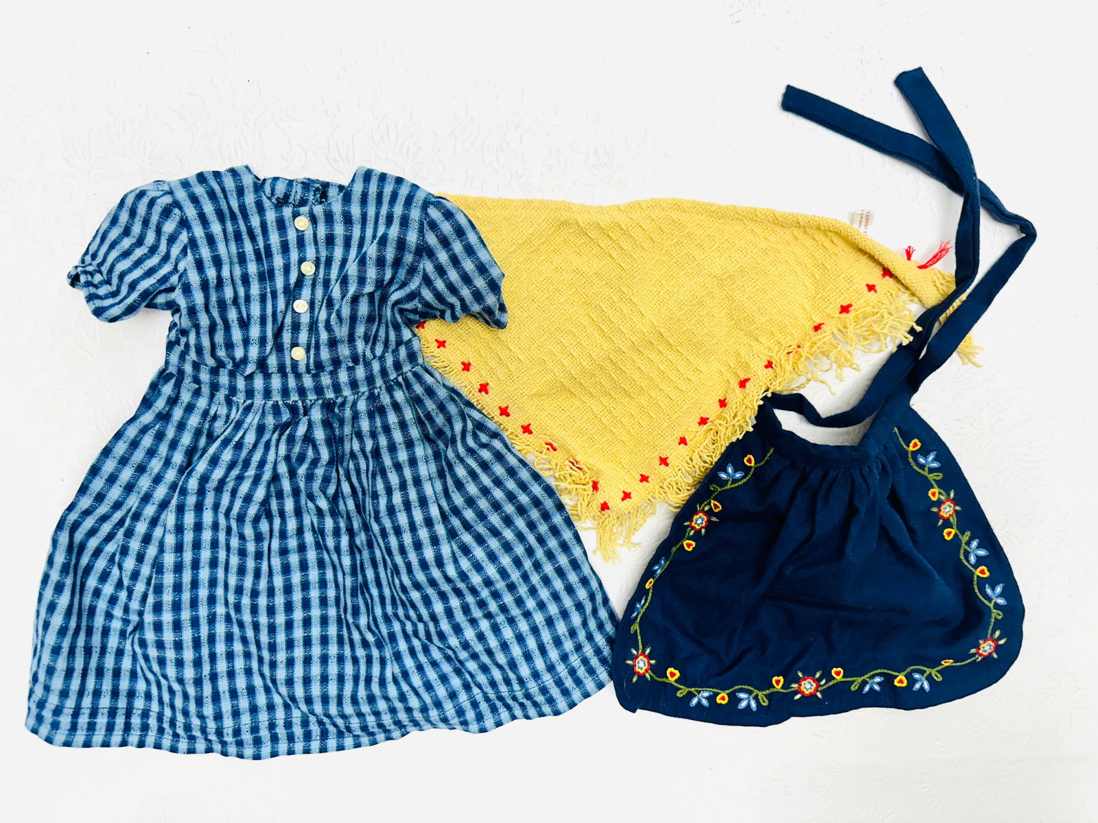 American Girl Doll Kirsten Larson Checked Dress and Apron: American Girl Doll Kirsten Larson Checked Dress and Apron ------------------ please review all pictures carefully because they are part of the description and show condition issues if any ------------