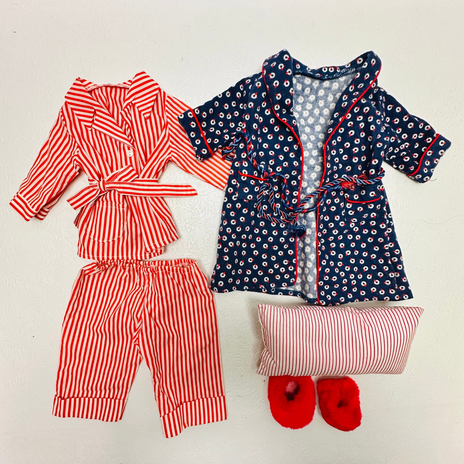 American Girl Doll Molly Striped Pajamas and Robe: American Girl Doll Molly Striped Pajamas and Robe ------------------ please review all pictures carefully because they are part of the description and show condition issues if any ------------------ p