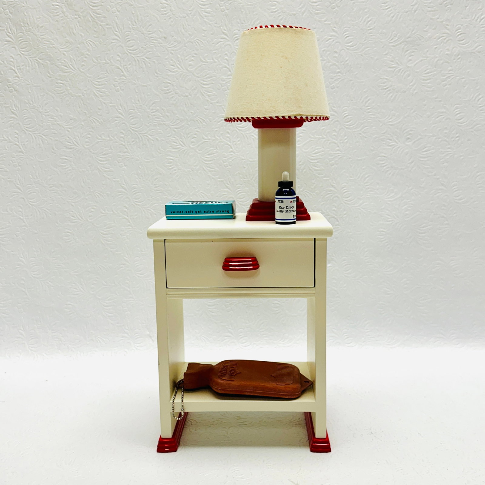 American Girl Doll Molly Nightstand and Lamp: American Girl Doll Molly Nightstand and Lamp ------------------ please review all pictures carefully because they are part of the description and show condition issues if any ------------------ please