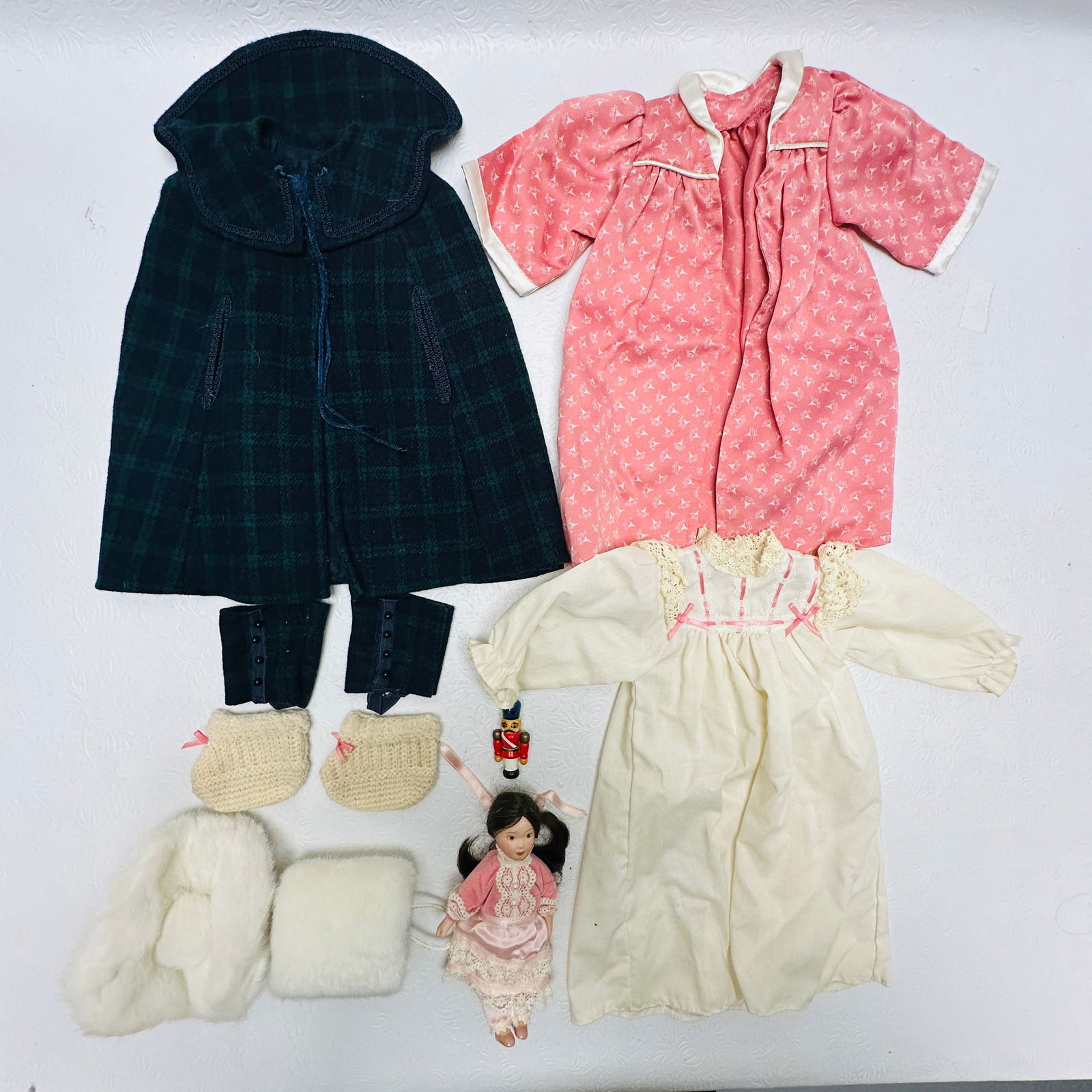 American Girl Doll Samantha Holiday Doll, Plaid Cape, Nightgown and Robe: American Girl Doll Samantha Holiday Doll, Plaid Cape, Nightgown and Robe ------------------ please review all pictures carefully because they are part of the description and show condition issues if a