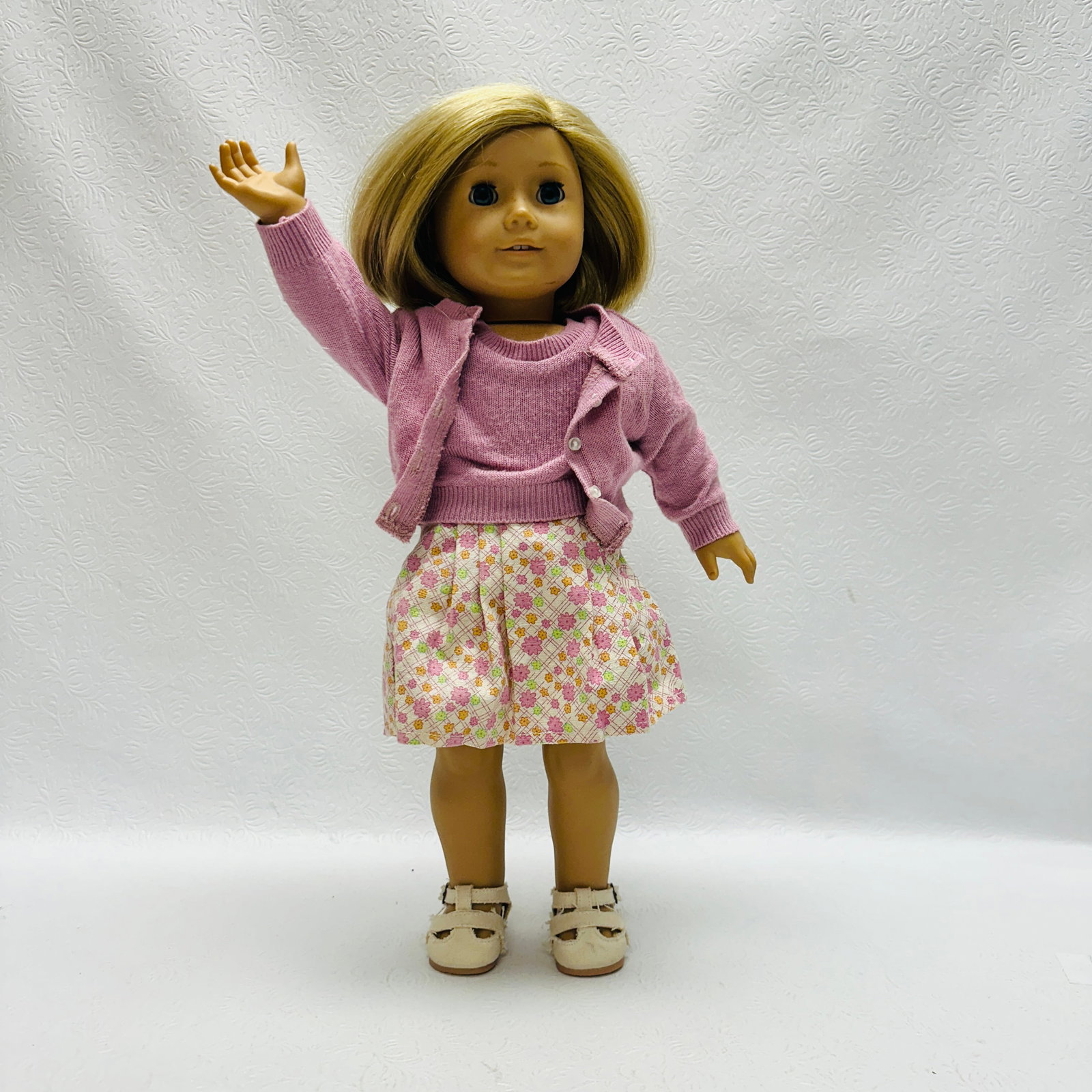 American Girl Doll Kit Kittredge: American Girl Doll Kit Kittredge ------------------ please review all pictures carefully because they are part of the description and show condition issues if any ------------------ please consider th