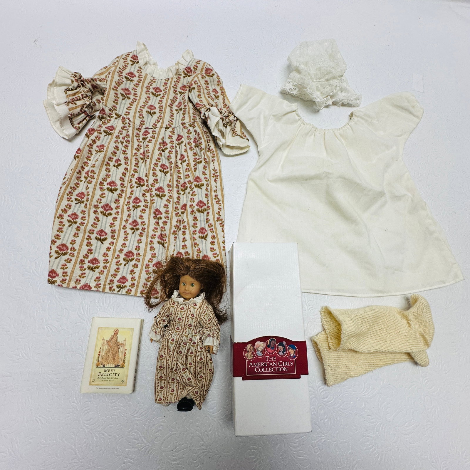 American Girl Doll Felicity Meet Dress and mini Doll: American Girl Doll Felicity Meet Dress and mini Doll ------------------ please review all pictures carefully because they are part of the description and show condition issues if any -----------------