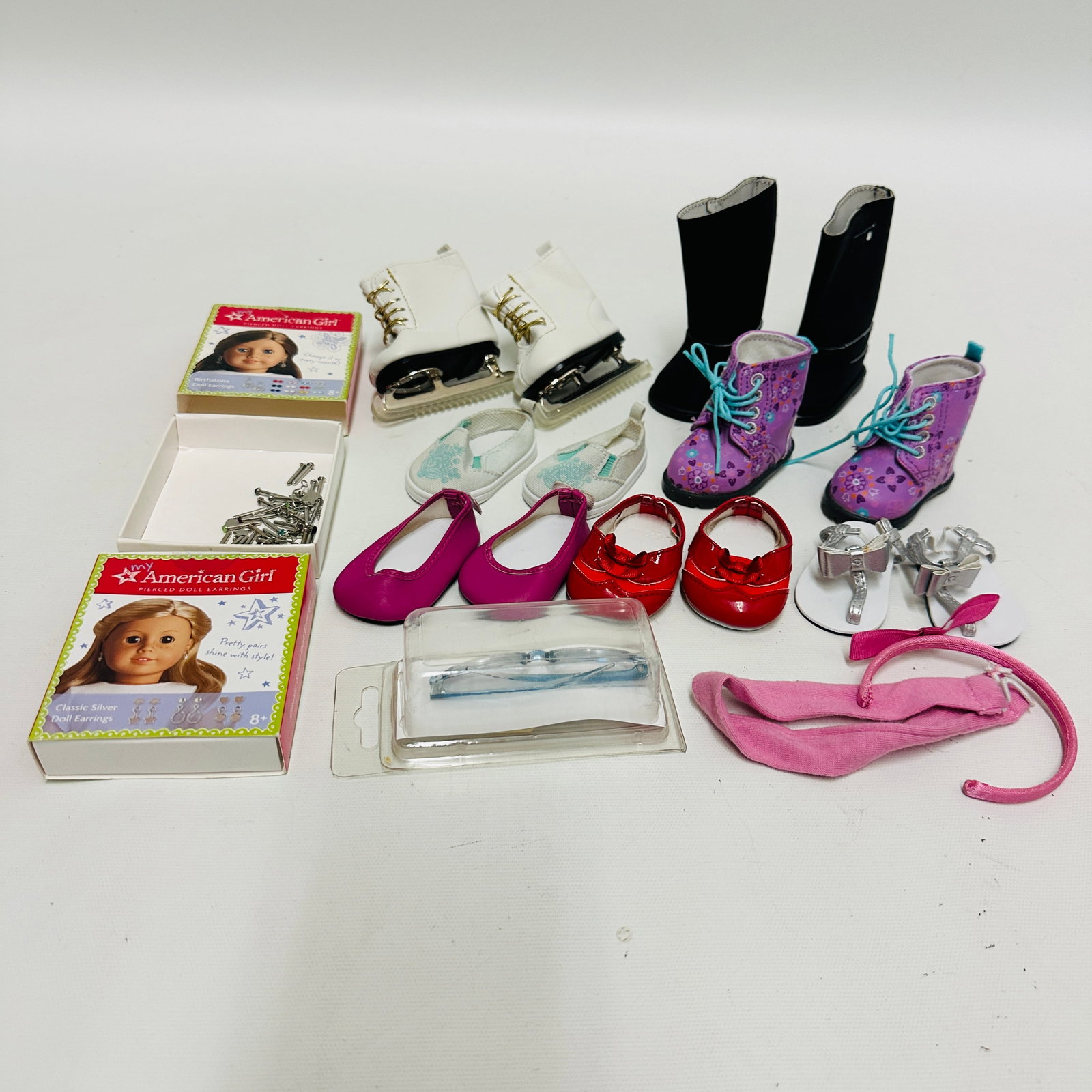 American Girl Truly Me Doll Shoes, Boots and Accessories: American Girl Truly Me Doll Shoes, Boots and Accessories ------------------ please review all pictures carefully because they are part of the description and show condition issues if any -------------