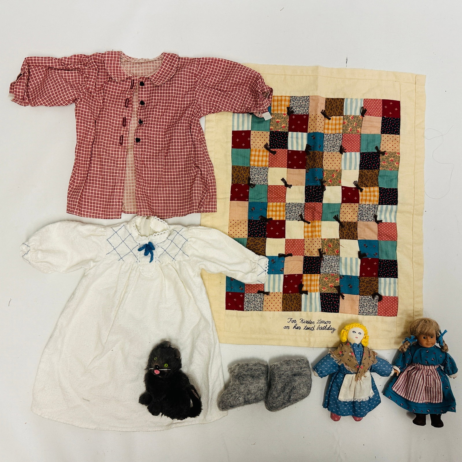 American Girl mini Doll Kirsten Housecoat, Nightgown and Quilt: American Girl mini Doll Kirsten Housecoat, Nightgown with sockor, Sari rag doll, pet cat and Quilt ------------------ please review all pictures carefully because they are part of the description and 