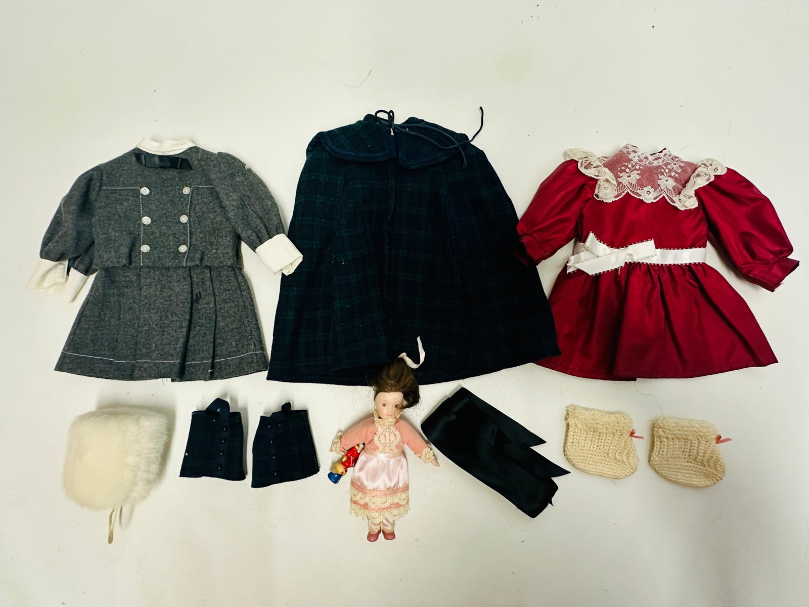 American Girl Doll Historical Grouping for Samantha: American Girl Doll Historical Grouping for Samantha, mini doll, plaid cape, Holiday and school dresses ------------------ please review all pictures carefully because they are part of the description 
