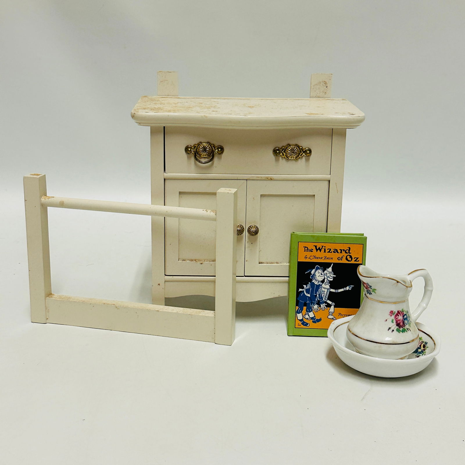 American Girl Doll Samantha Commode, Book Pitcher and Bowl: American Girl Doll Samantha Commode, Book Pitcher and Bowl ------------------ please review all pictures carefully because they are part of the description and show condition issues if any -----------