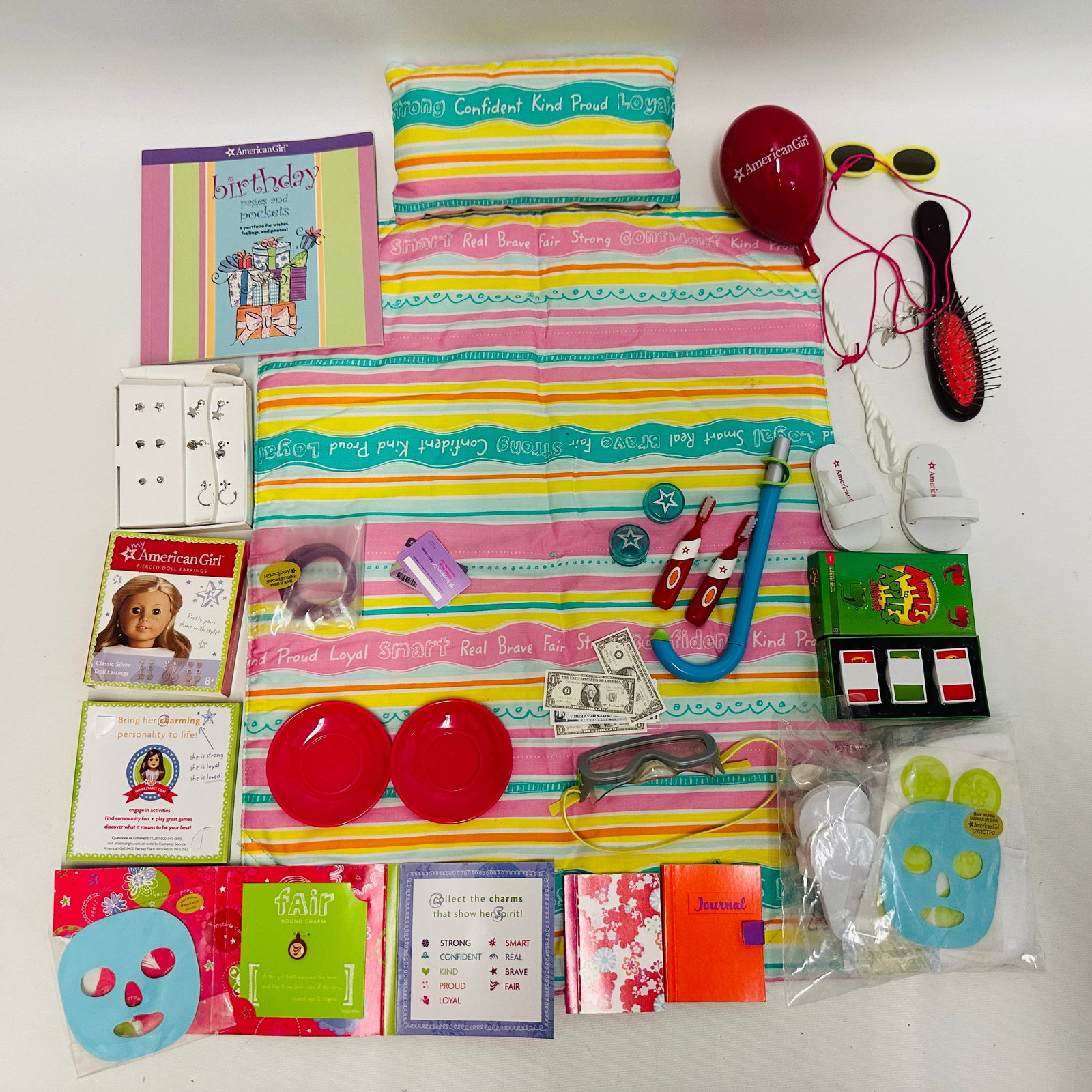 American Girl Doll Dreamy Daybed Bedding and Accessories: American Girl Doll Dreamy Daybed Bedding and Accessories ------------------ please review all pictures carefully because they are part of the description and show condition issues if any -------------