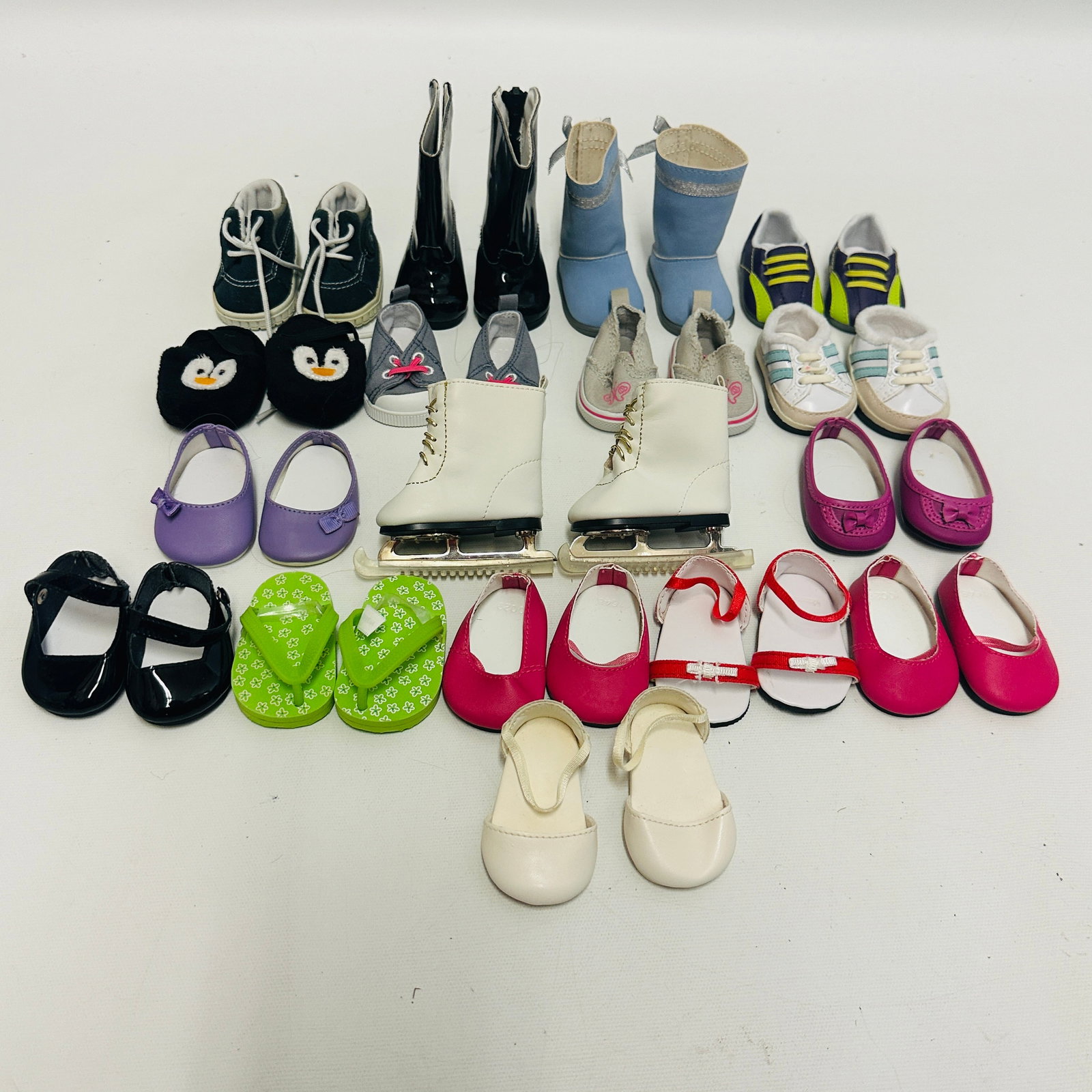 American Girl Truly Me Doll Shoes and Boots Grouping: American Girl Truly Me Doll Shoes and Boots Grouping ------------------ please review all pictures carefully because they are part of the description and show condition issues if any -----------------