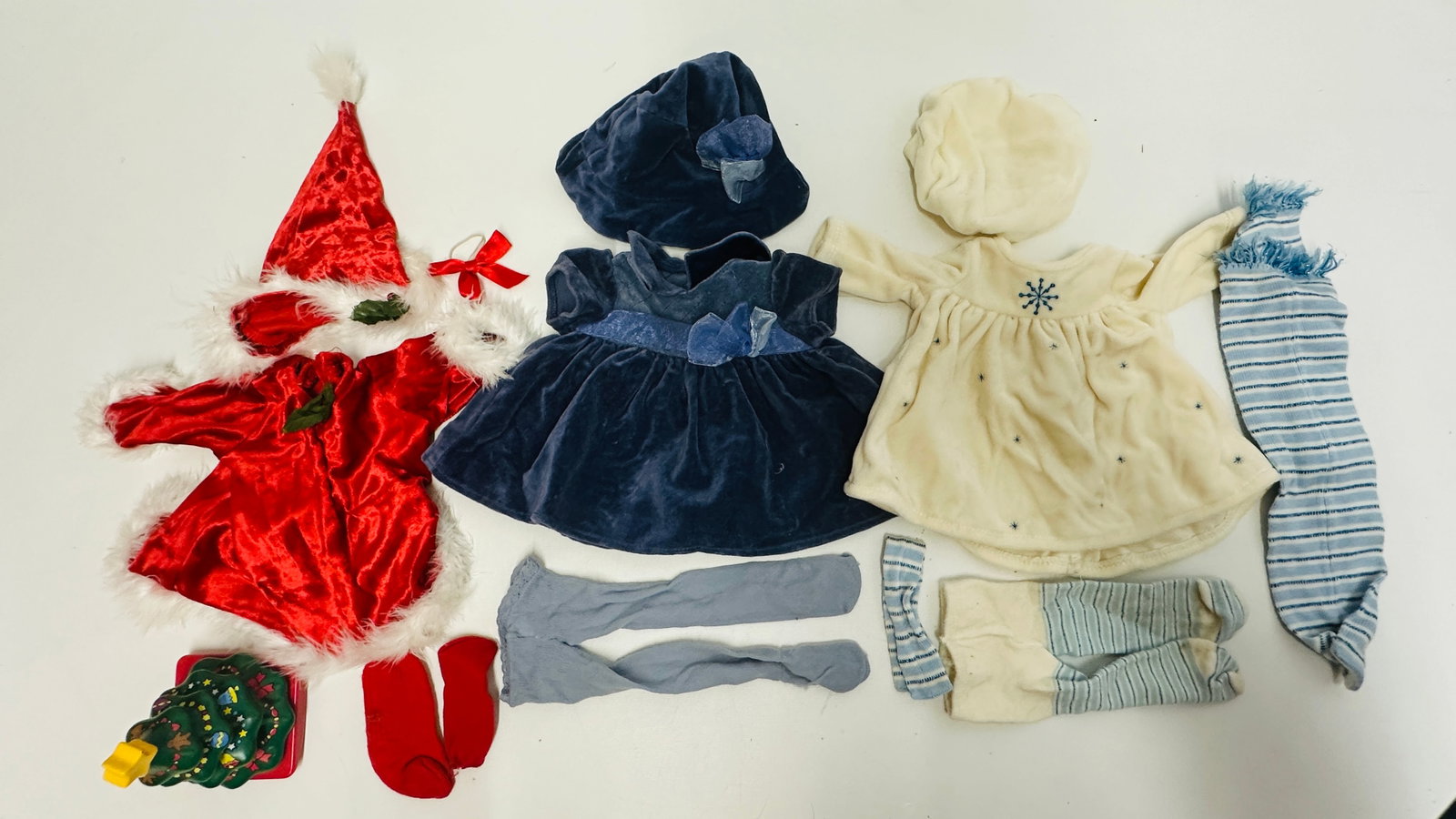 American Girl Doll Bitty Baby Clothes Grouping: American Girl Doll Bitty Baby Clothes Grouping ------------------ please review all pictures carefully because they are part of the description and show condition issues if any ------------------ plea