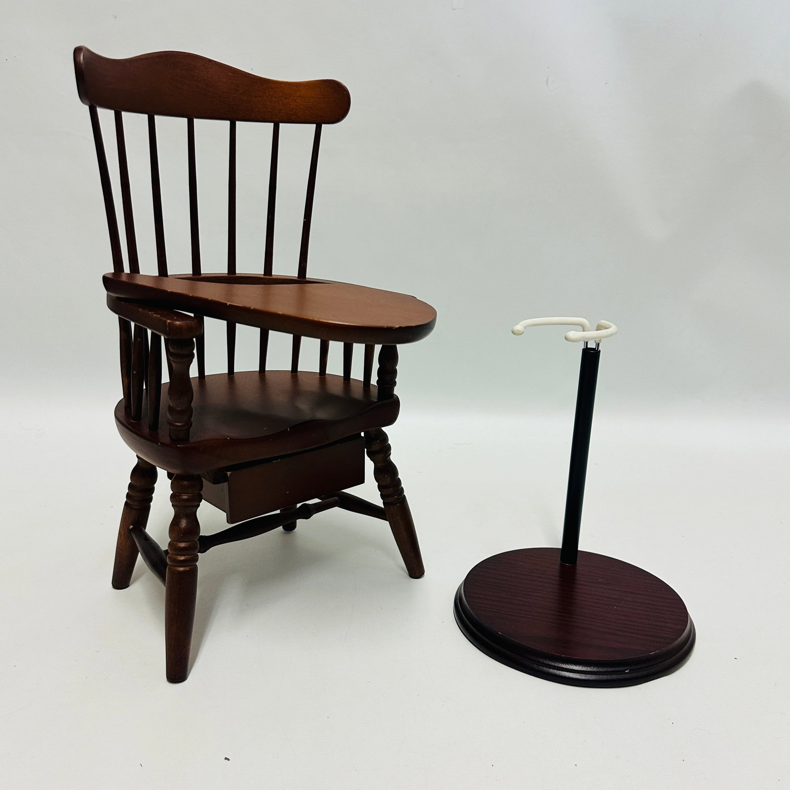 American Girl Doll Windsor Writing Desk and Doll Stand: American Girl Doll Windsor Writing Desk and Doll Stand ------------------ please review all pictures carefully because they are part of the description and show condition issues if any ---------------