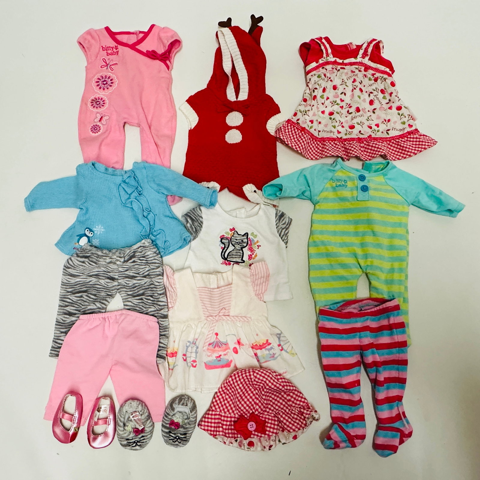 American Girl Doll Bitty Baby Clothes Grouping: American Girl Doll Bitty Baby Clothes Grouping ------------------ please review all pictures carefully because they are part of the description and show condition issues if any ------------------ plea