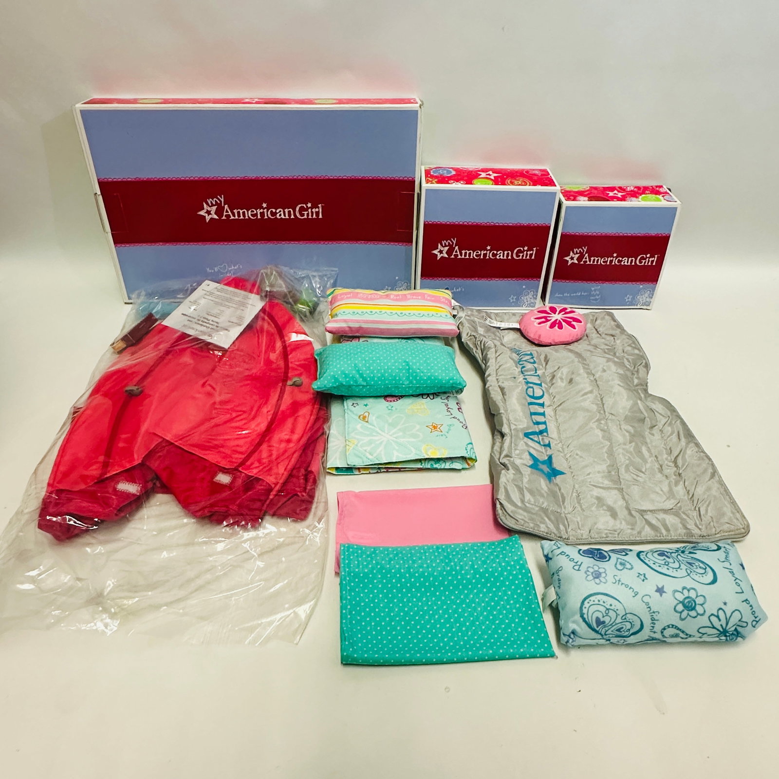 American Girl Doll Truly Me Tent, Dreamy Daybed Bedding and Sleeping Bag: American Girl Doll Truly Me Tent, Dreamy Daybed Bedding and Sleeping Bag ------------------ please review all pictures carefully because they are part of the description and show condition issues if a