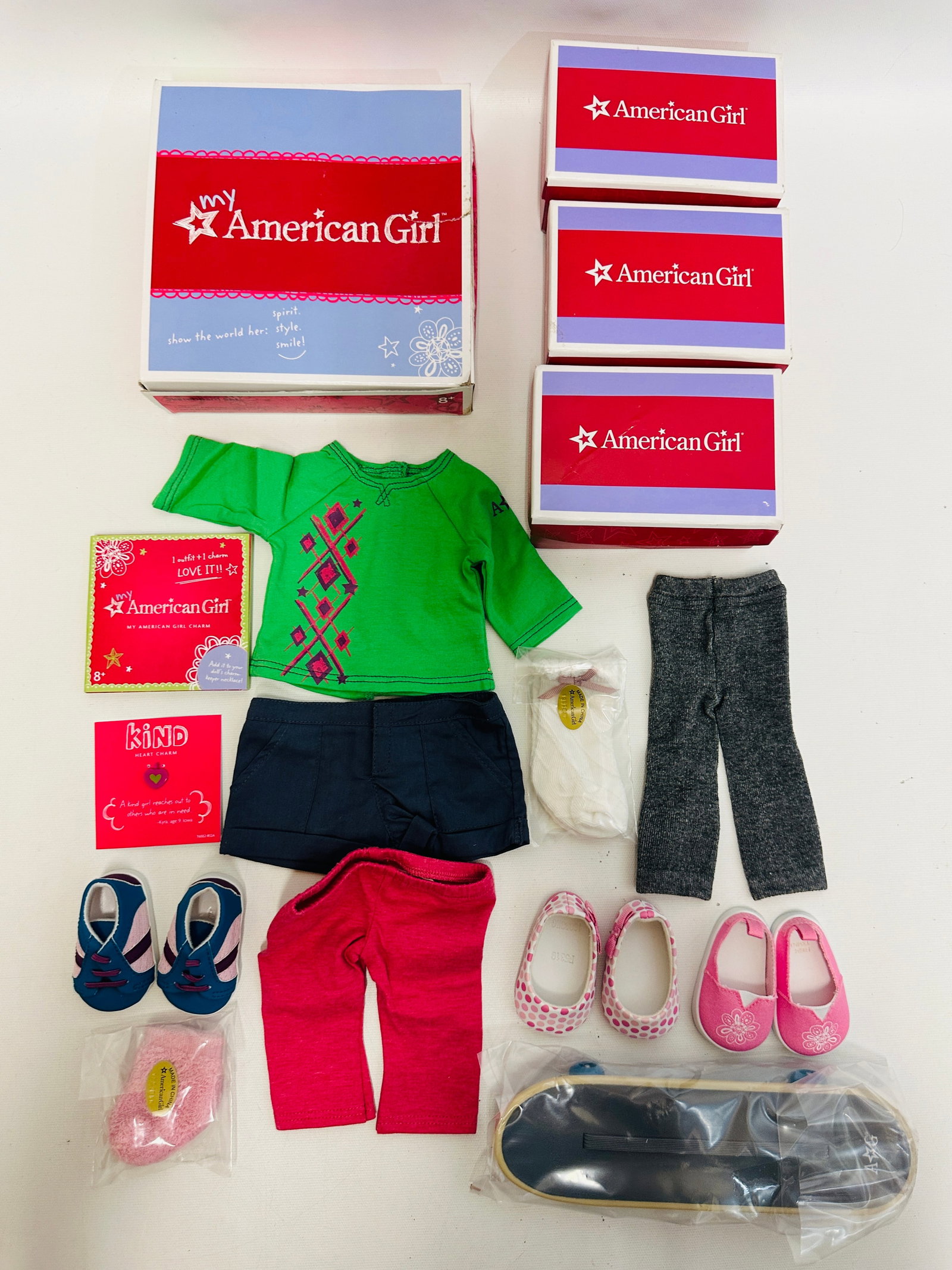 American Girl Doll Skateboard Set and Shoes with Boxes: American Girl Doll Skateboard Set and Shoes with boxes ------------------ please review all pictures carefully because they are part of the description and show condition issues if any ---------------