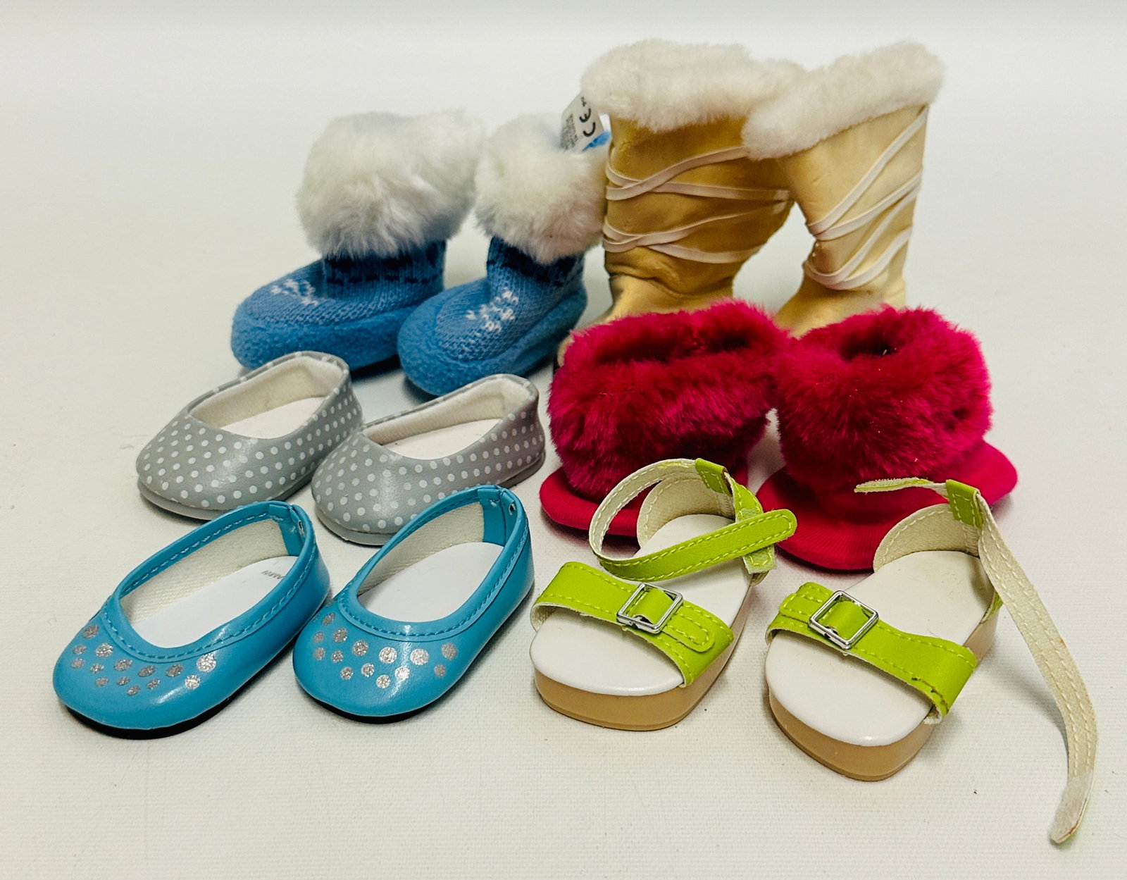 American Girl Truly Me Doll Boots and Shoes Grouping: American Girl Truly Me Doll Boots and Shoes Grouping ------------------ please review all pictures carefully because they are part of the description and show condition issues if any -----------------