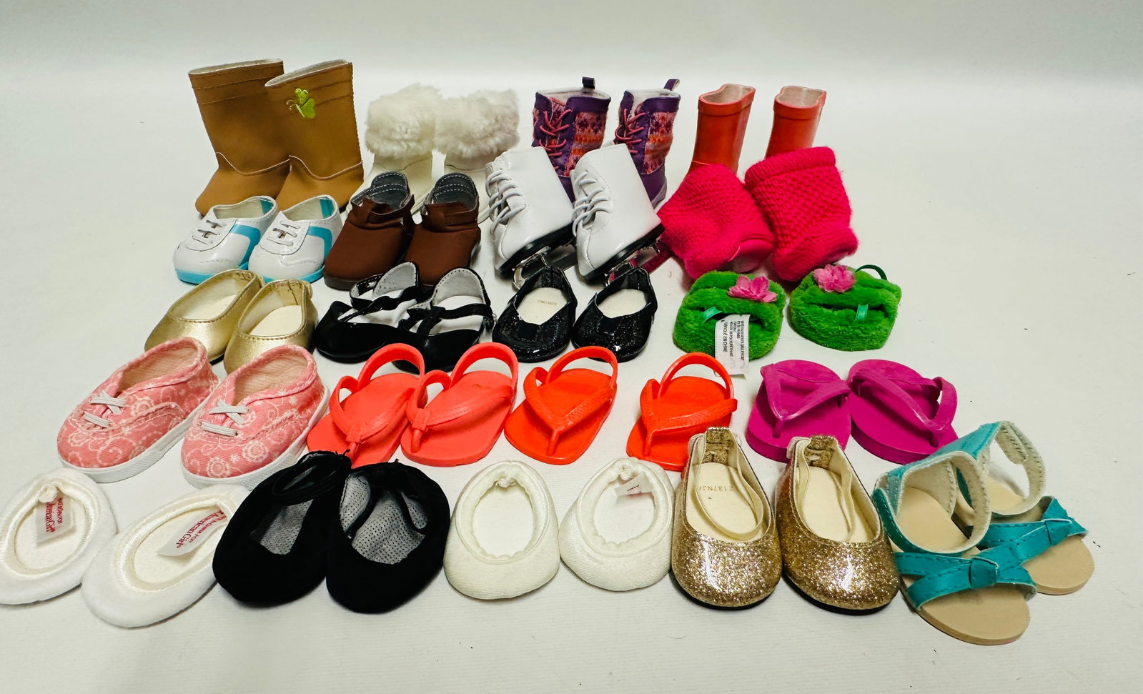 Large Collection of American Girl Doll Shoes and Boots: Large Collection of American Girl Doll Shoes and Boots ------------------ please review all pictures carefully because they are part of the description and show condition issues if any ---------------