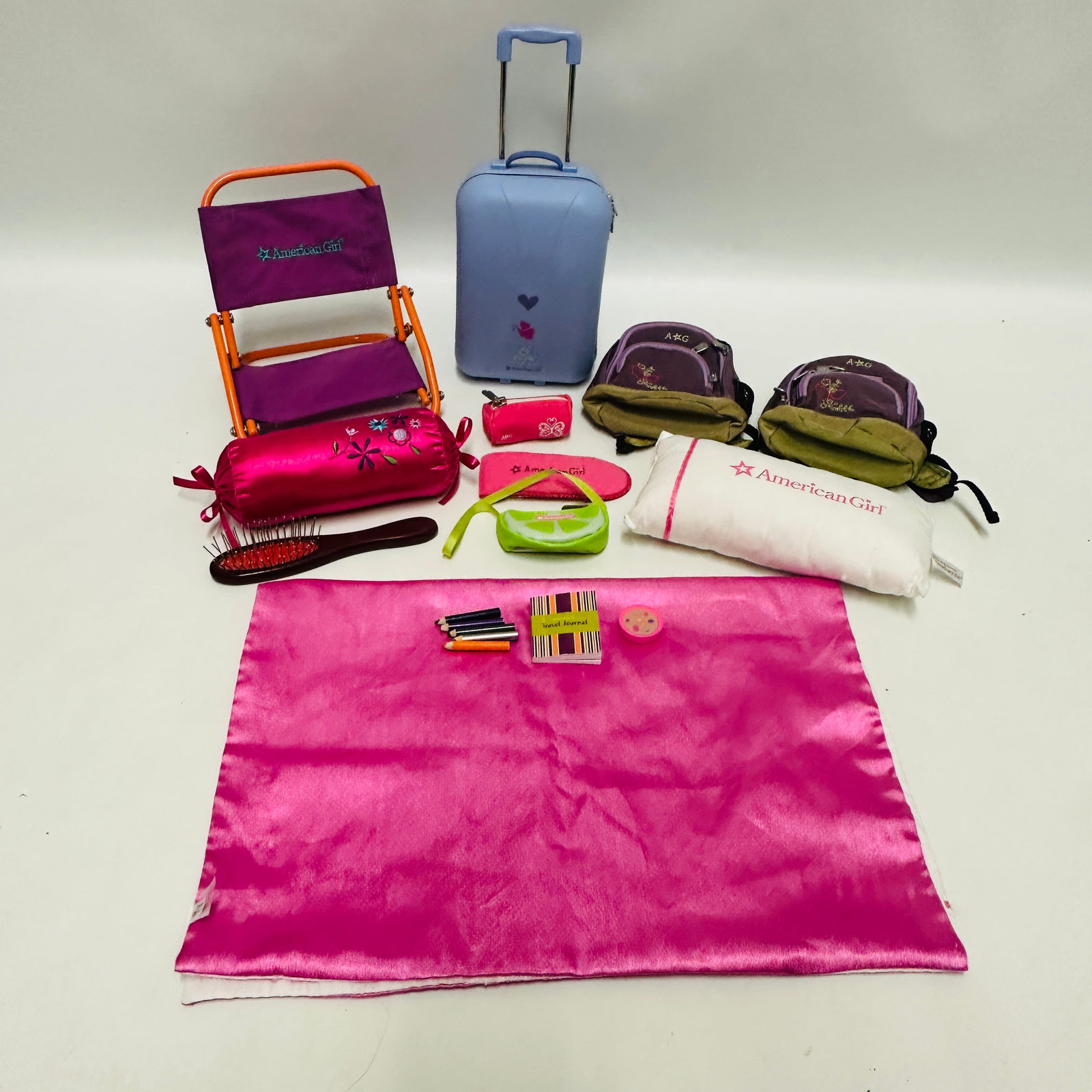American Girl Doll Camp Chair, Luggage and Bedding: American Girl Doll Camp Chair, Luggage and Bedding ------------------ please review all pictures carefully because they are part of the description and show condition issues if any ------------------ 