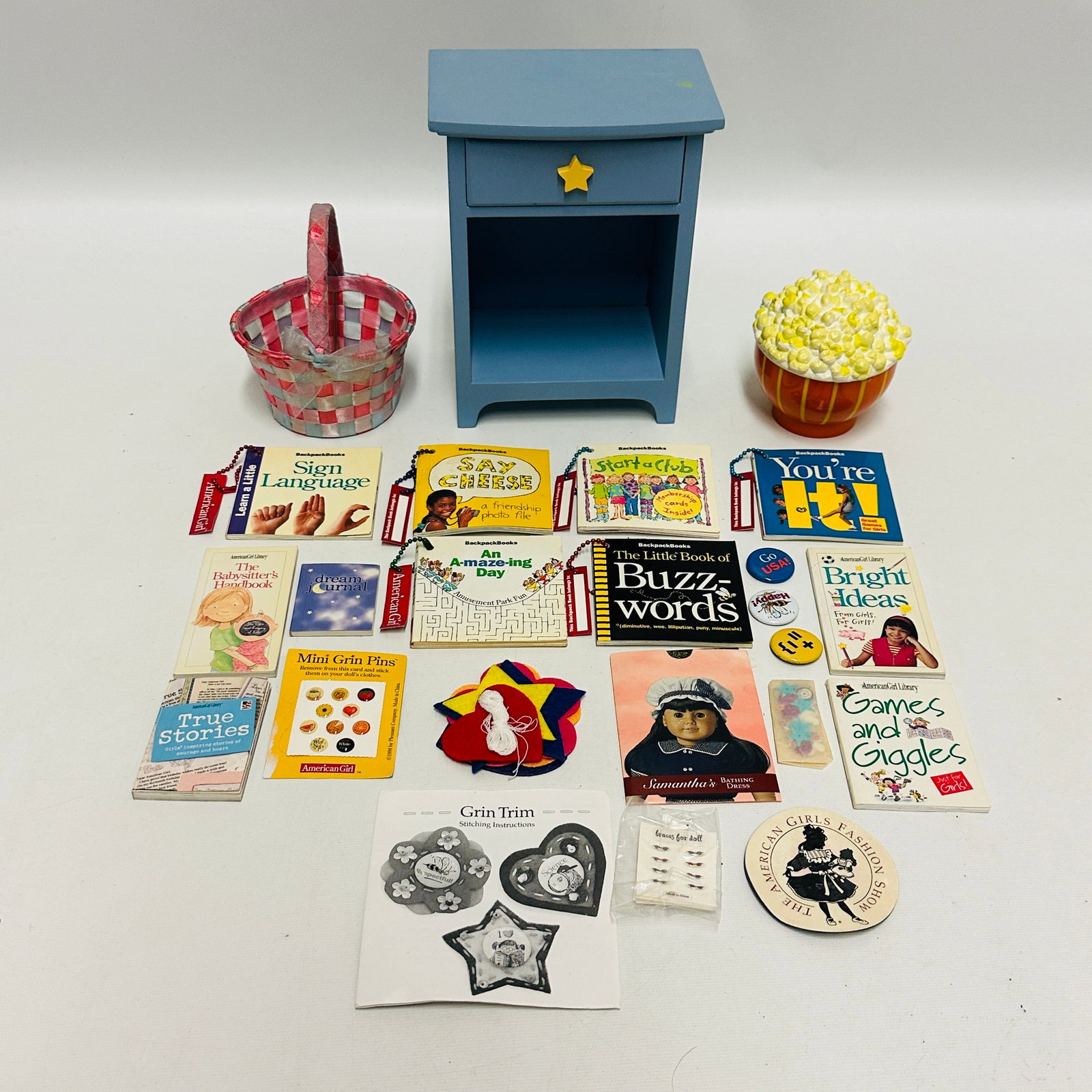 American Girl Doll Nightstand and Accessories: American Girl Doll Nightstand and Accessories ------------------ please review all pictures carefully because they are part of the description and show condition issues if any ------------------ pleas