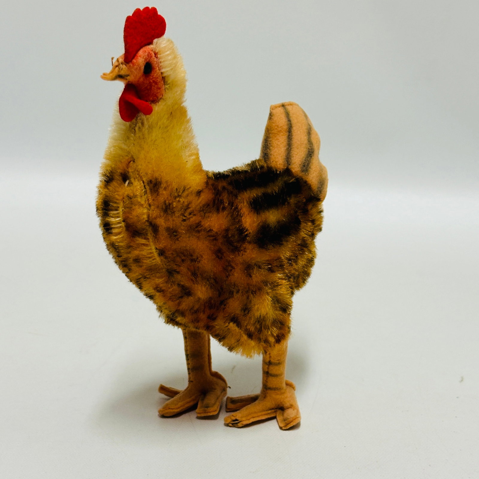 vintage Steiff mohair Chicken: vintage Steiff mohair Chicken, no button, no tag ------------------ please review all pictures carefully because they are part of the description and show condition issues if any ------------------ pl