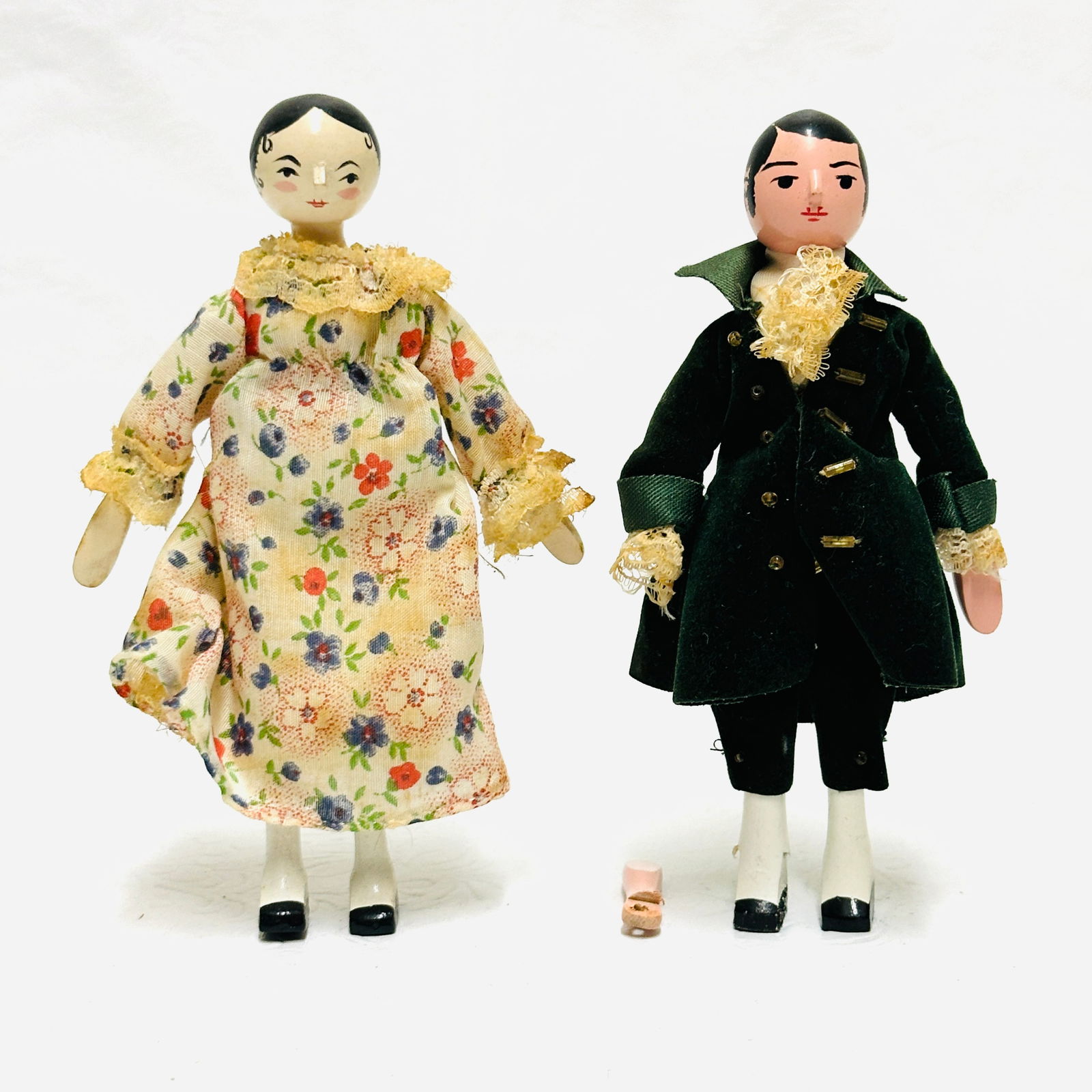 Painted Peg Wooden Dollhouse Couple (1 of 7)
