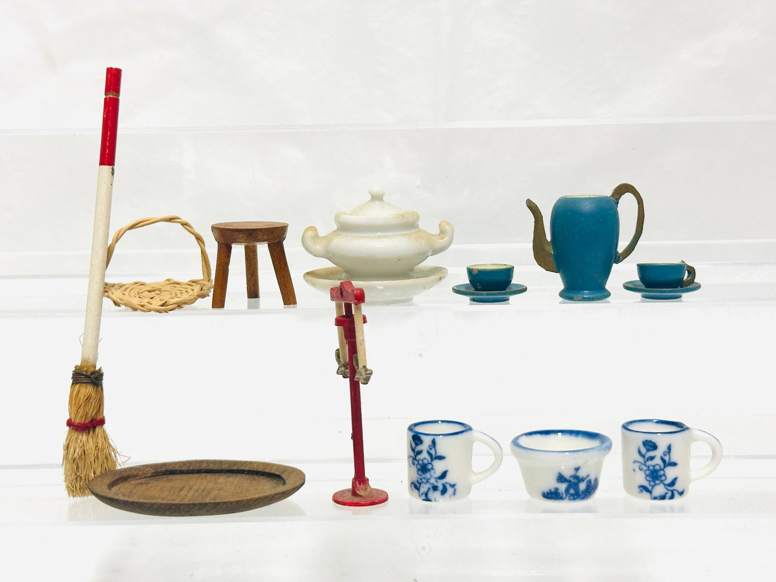Dollhouse Miniature Porcelain Dinnerware and Kitchen Articles (1 of 5)