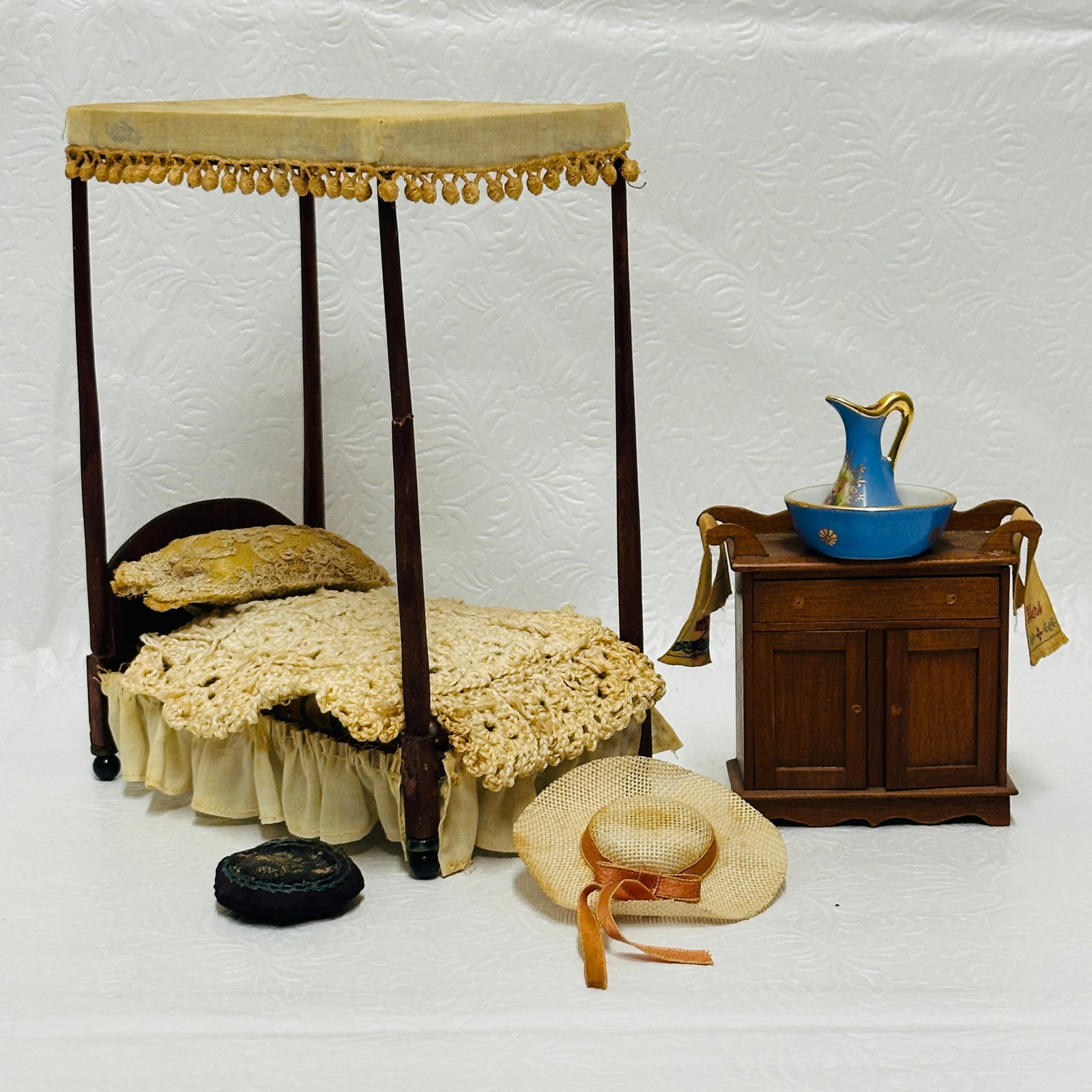 Canopy Bed, Commode, Pitcher and Bowl set (1 of 11)