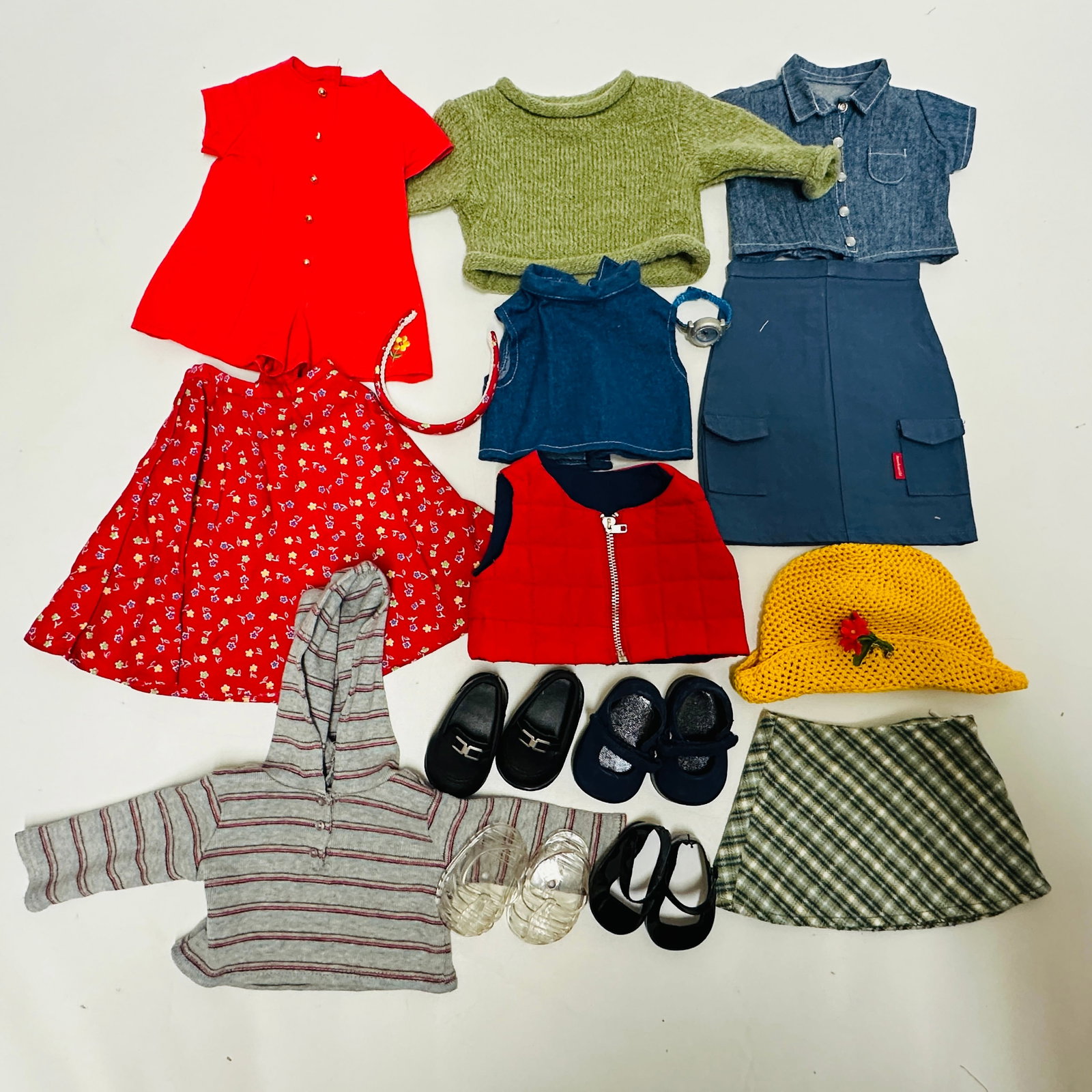 American Girl Doll of Today Play, City and Plaid Outfits: American Girl Doll of Today Play, City and Plaid Outfits ------------------ please review all pictures carefully because they are part of the description and show condition issues if any -------------