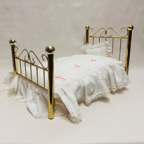 American Girl Doll Samantha Brass Bed with Bedding