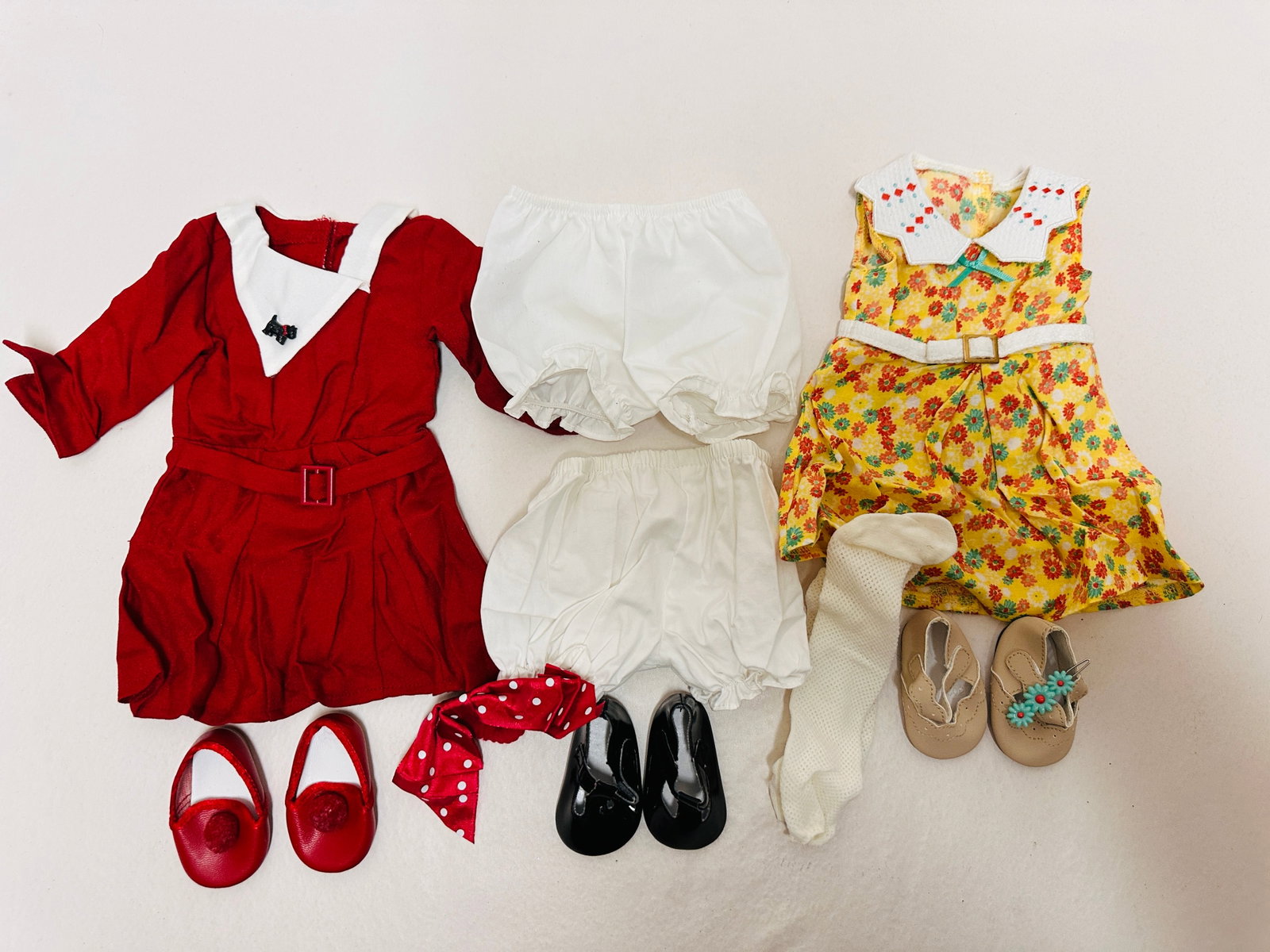 American Girl Doll Kit Christmas Outfit and Floral Print Dress: American Girl Doll Kit Christmas Outfit and Floral Print Dress ------------------ please review all pictures carefully because they are part of the description and show condition issues if any -------