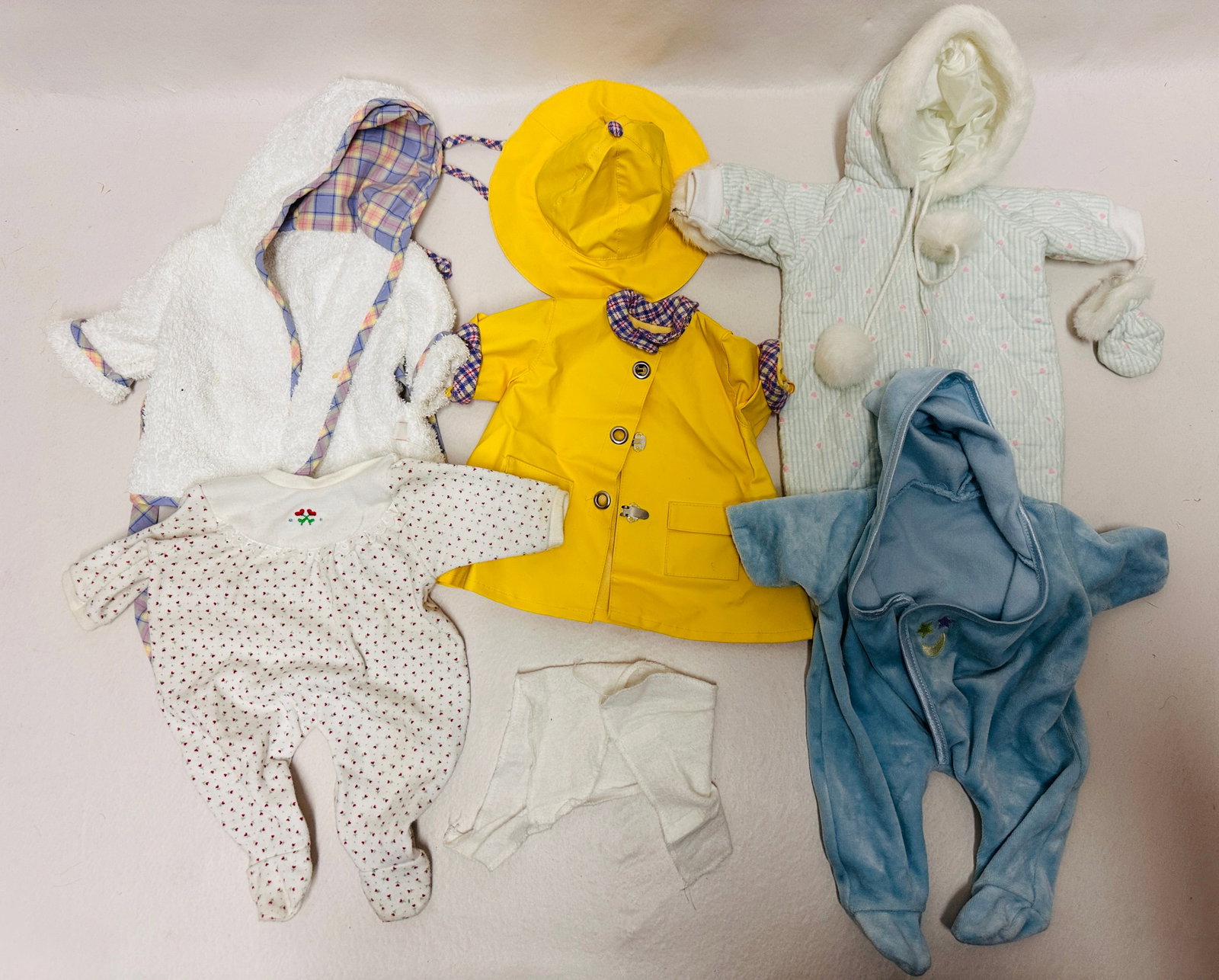 American Girl Bitty Baby Doll Clothes Grouping: American Girl Bitty Baby Doll Clothes Grouping ------------------ please review all pictures carefully because they are part of the description and show condition issues if any ------------------ plea