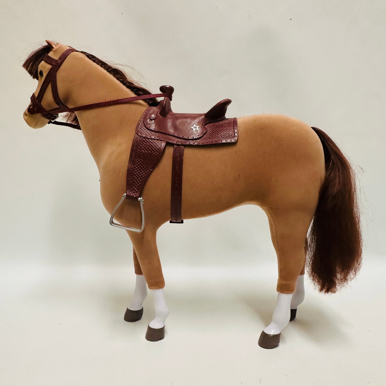 American Girl Doll Horse with Saddle and Reins: American Girl Doll Horse with Saddle and Reins ------------------ please review all pictures carefully because they are part of the description and show condition issues if any ------------------ plea