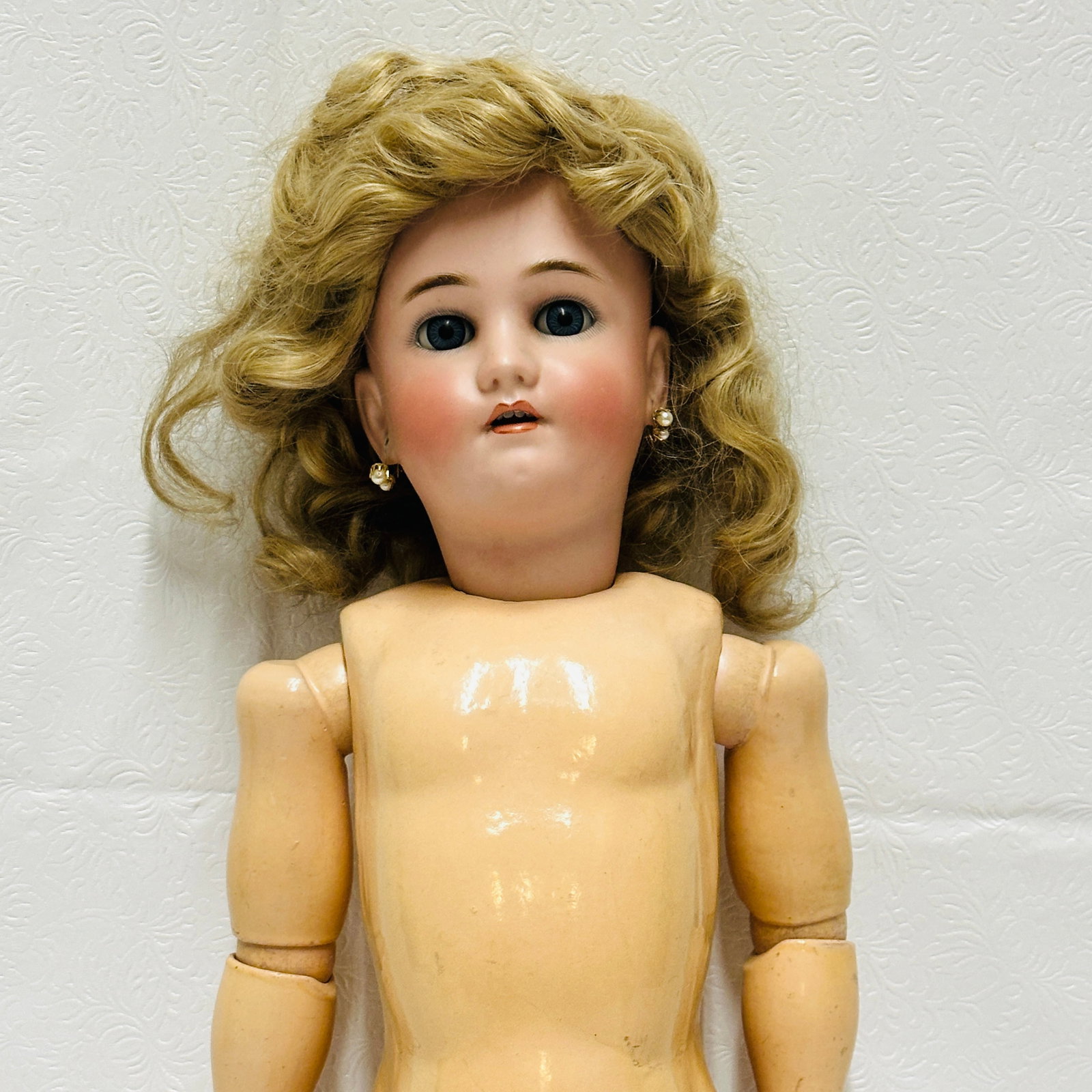 Heinrich Handwerck Simon Halbig Antique Bisque Socket head Doll: Heinrich Handwerck Simon Halbig Antique Bisque Socket head Doll, Sweet face and nice oily bisque, dark blue sleep eyes, and open mouth with four teeth, light blushing on face, earrings with no chips i