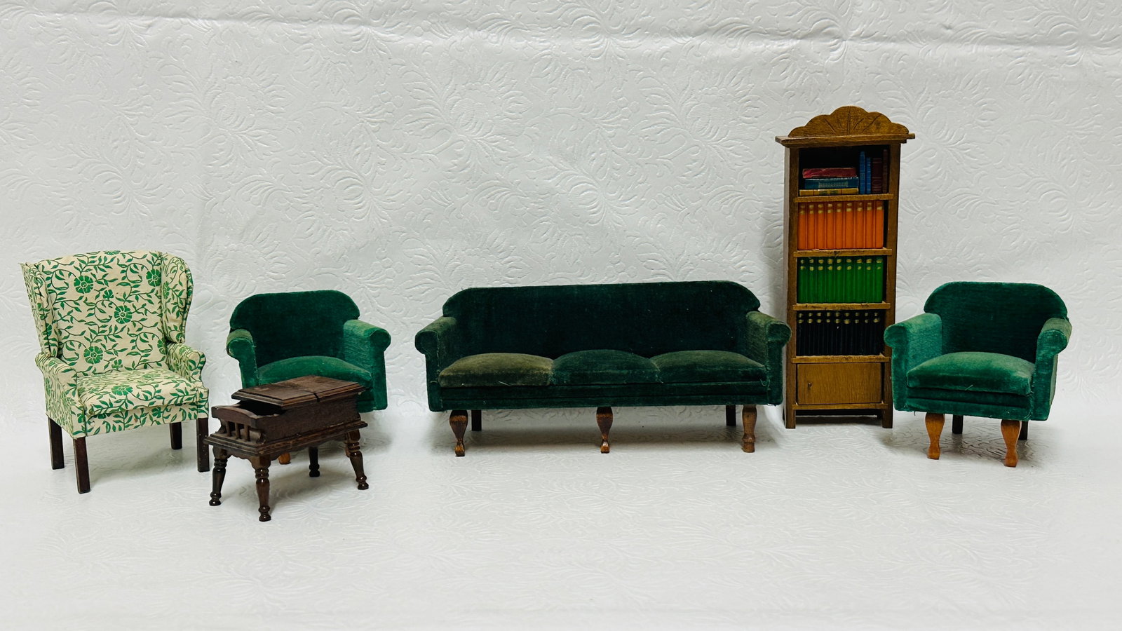 Dollhouse Miniature Living Room Furniture: Dollhouse Miniature Living Room Furniture ------------------ please review all pictures carefully because they are part of the description and show condition issues if any ------------------ please co